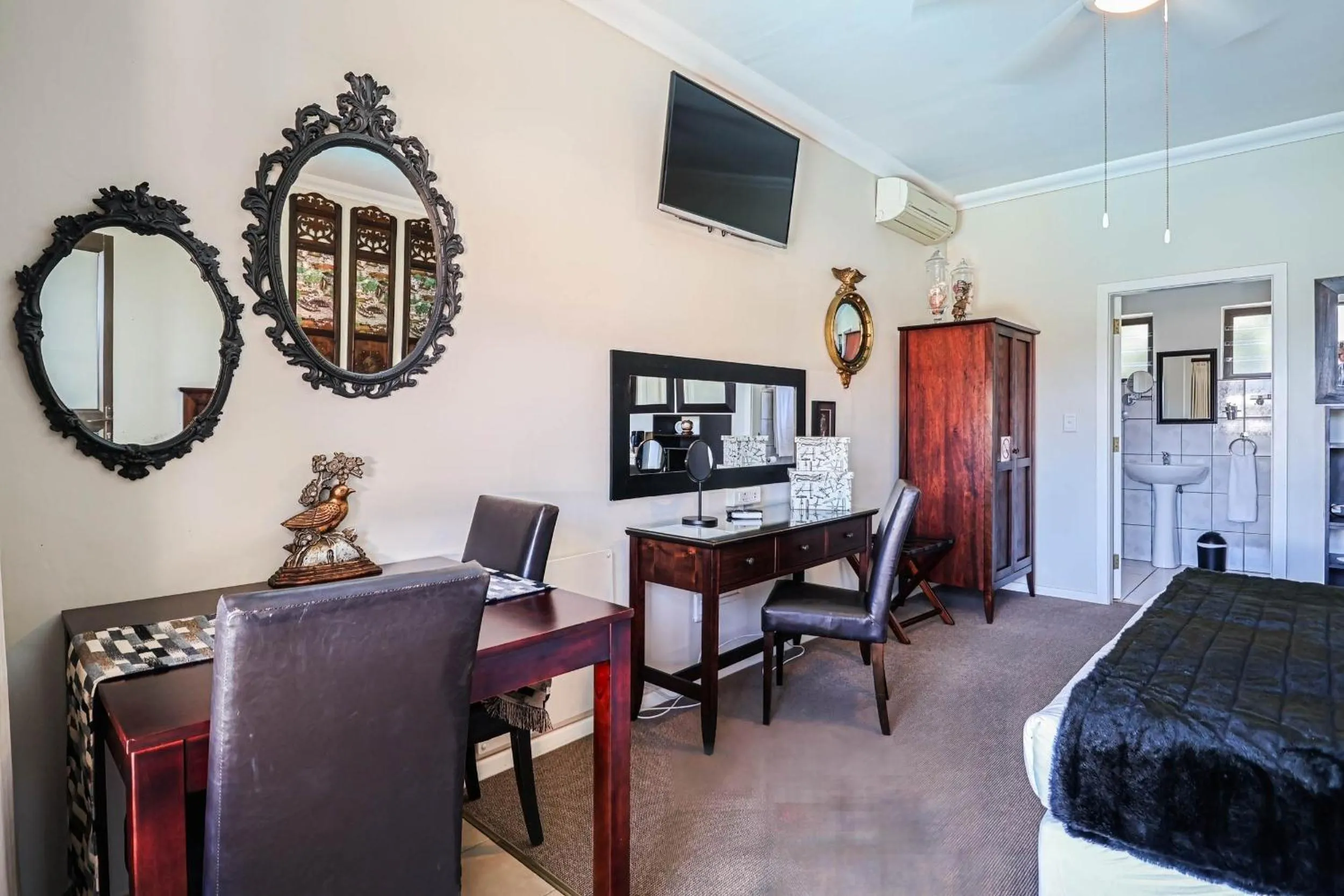 Bed in Amber Guest Lodge