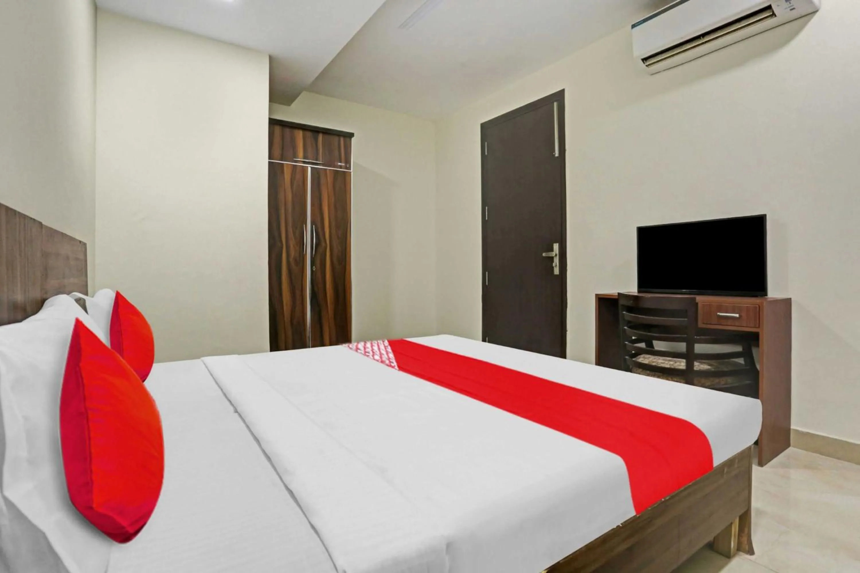 Bedroom, Bed in Hotel O Premium Rooms