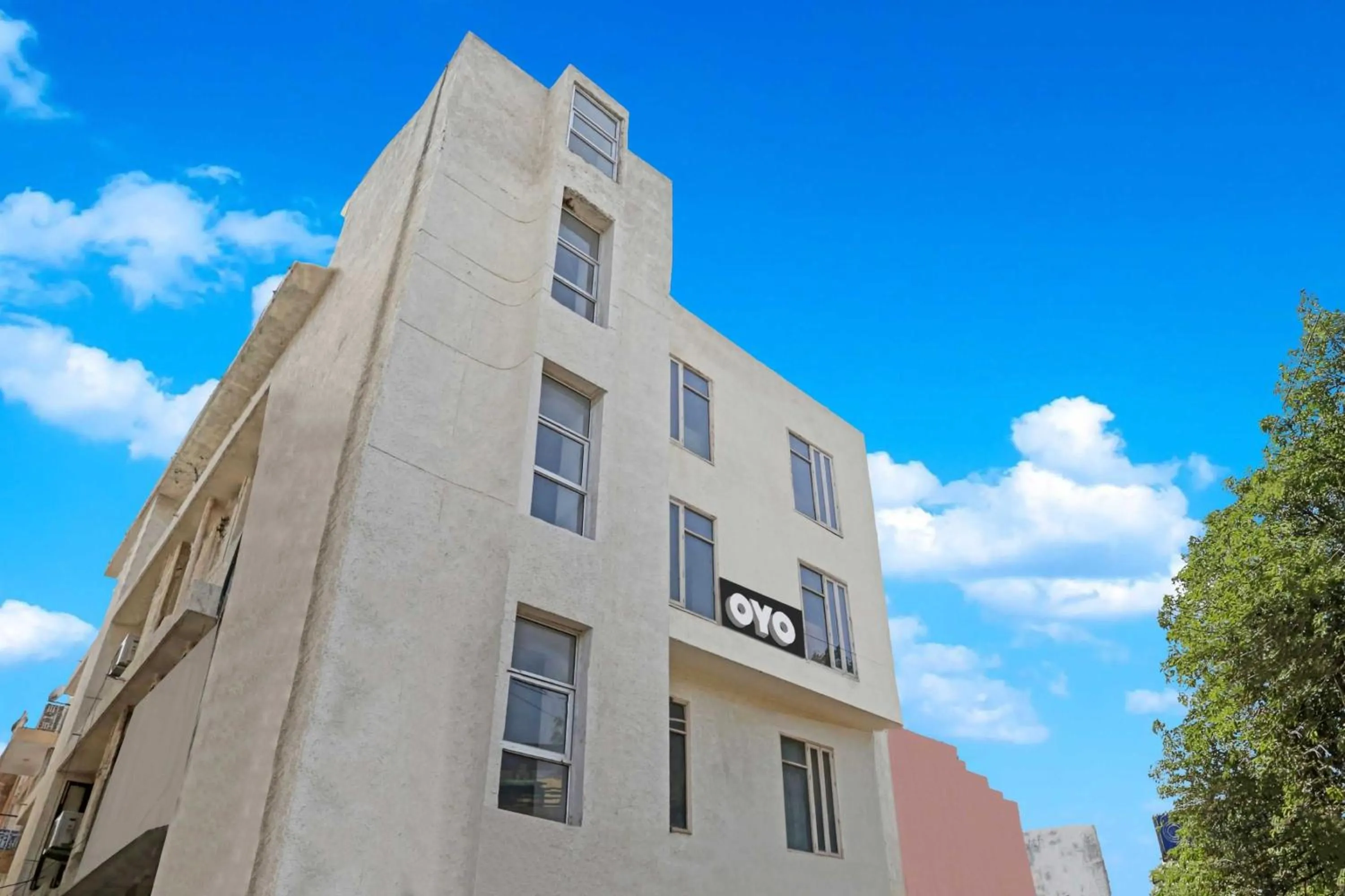 Facade/entrance in Hotel O Premium Rooms