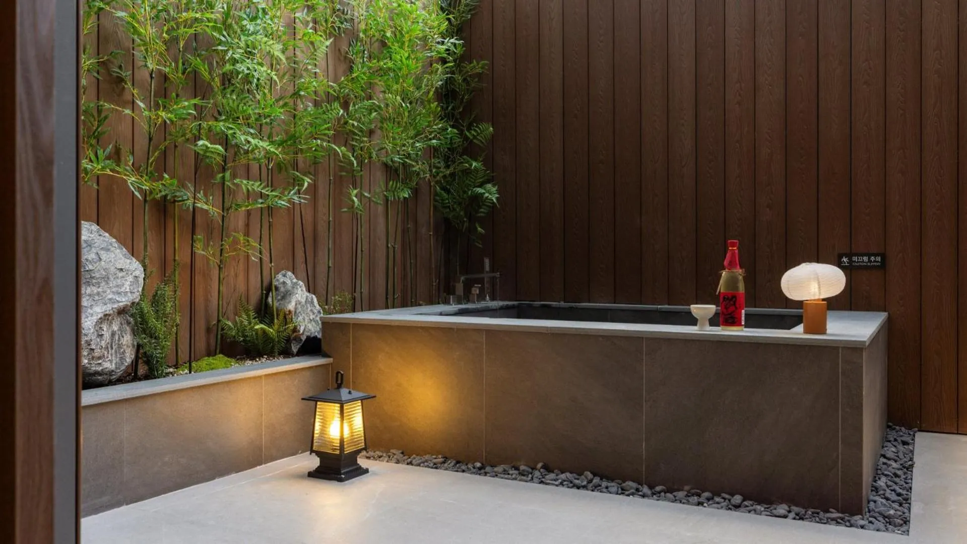 Hot Tub in Stay Passport Tokyo Ryokan Seoul Sadang