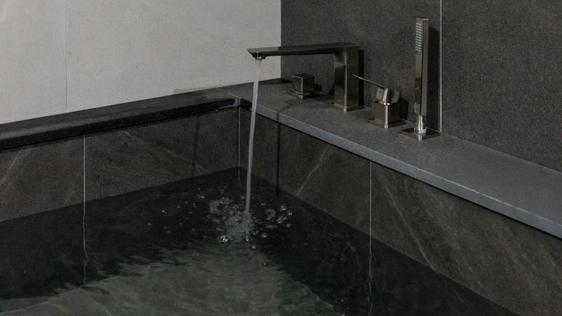 Hot Tub in Stay Passport Tokyo Ryokan Seoul Sadang