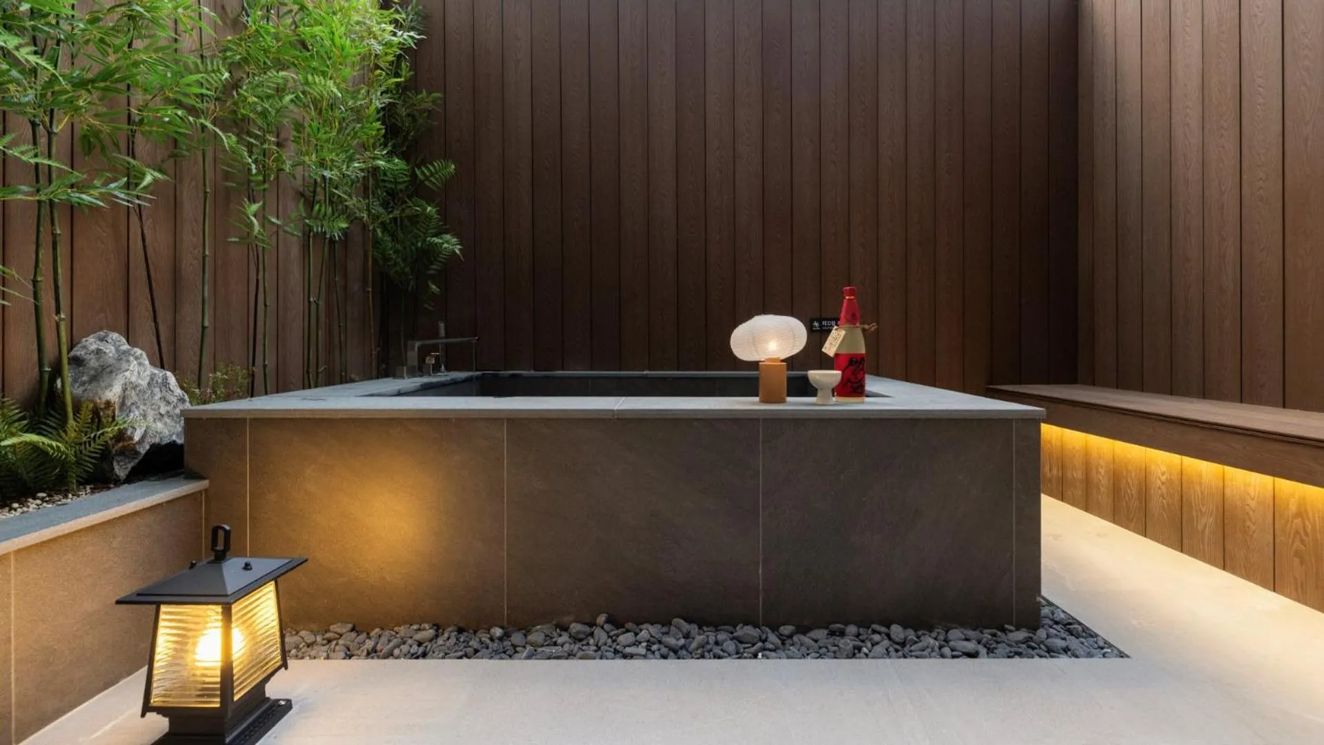 Hot Tub in Stay Passport Tokyo Ryokan Seoul Sadang