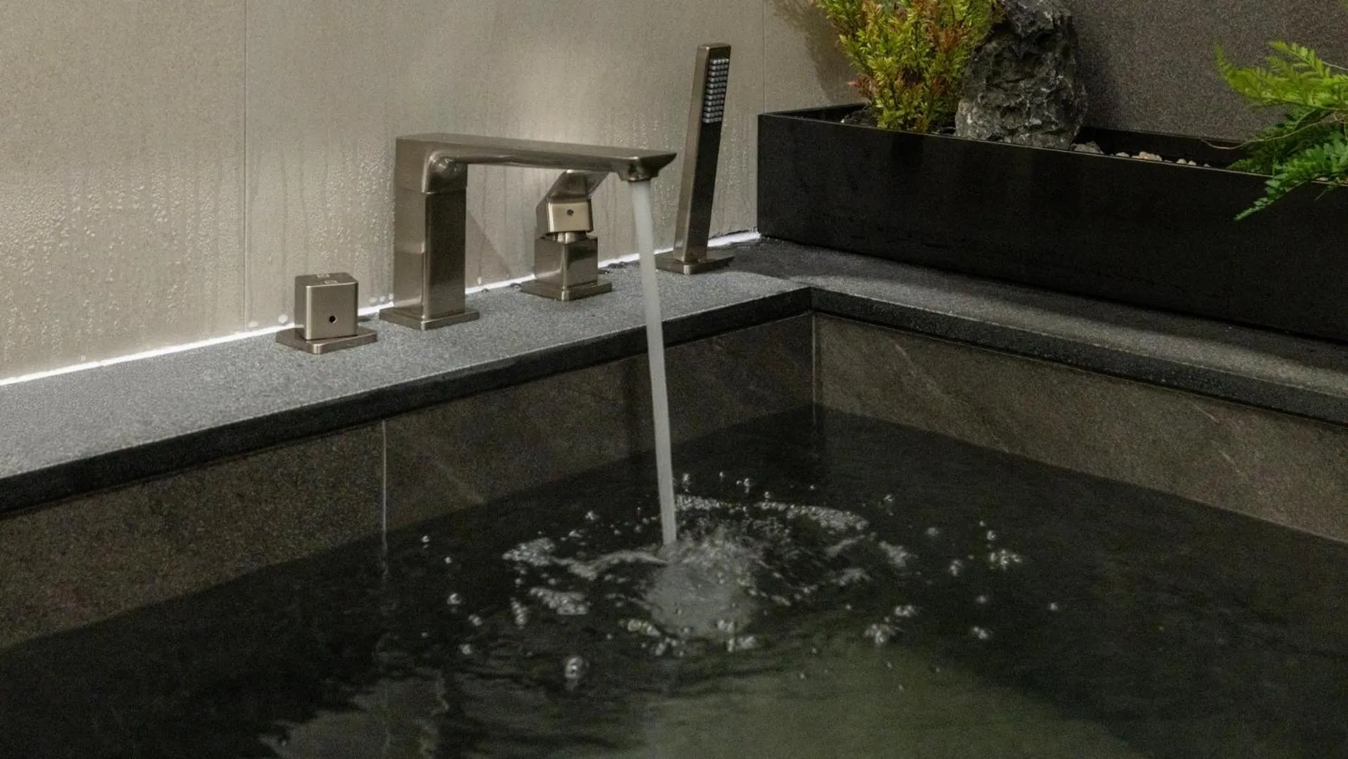 Hot Tub in Stay Passport Tokyo Ryokan Seoul Sadang