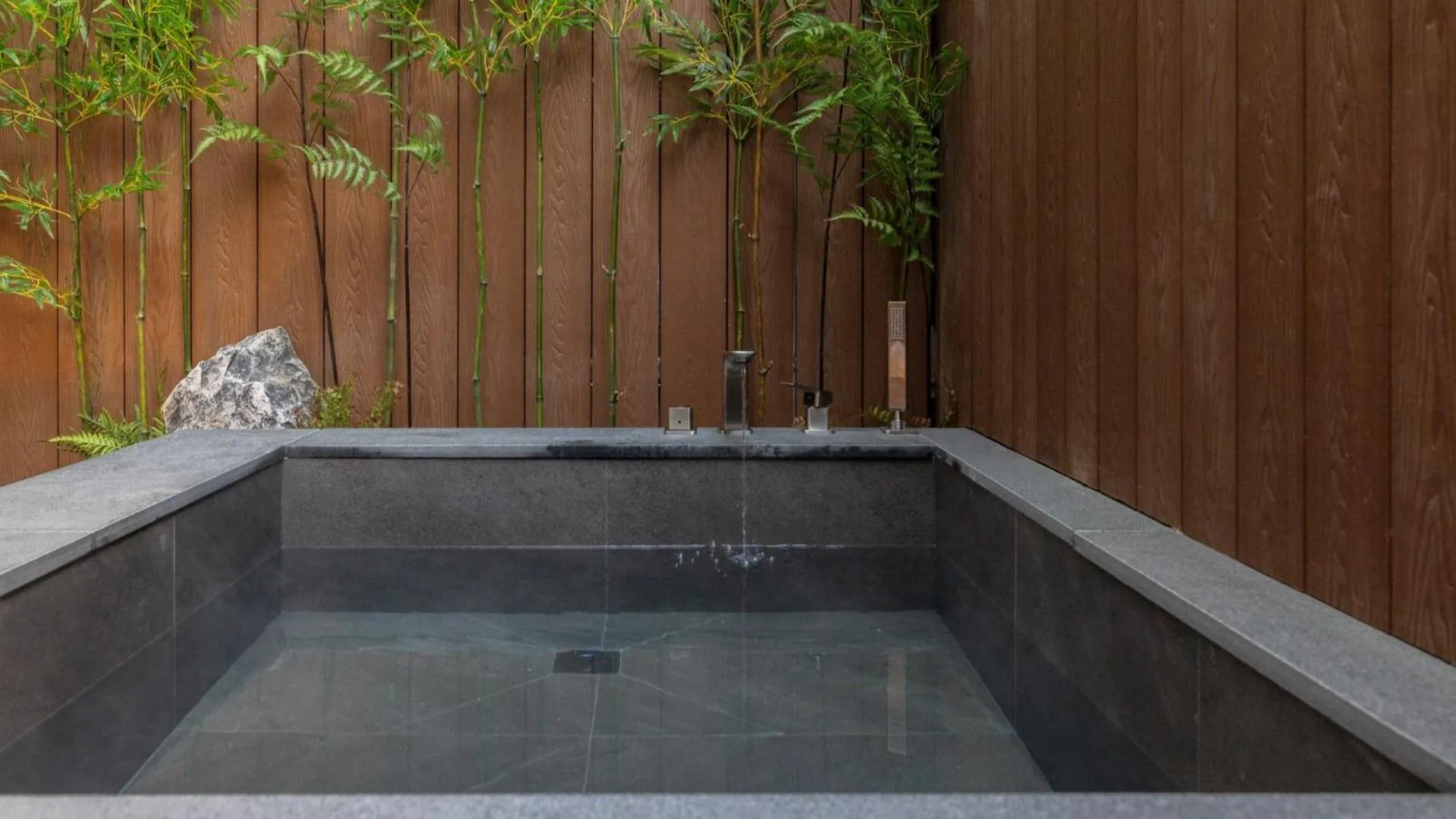 Hot Tub in Stay Passport Tokyo Ryokan Seoul Sadang