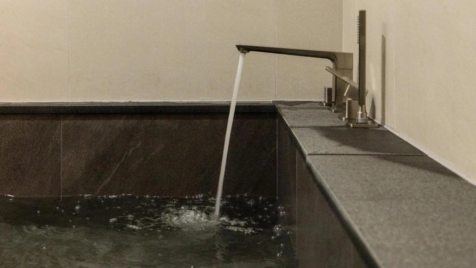 Hot Tub in Stay Passport Tokyo Ryokan Seoul Sadang