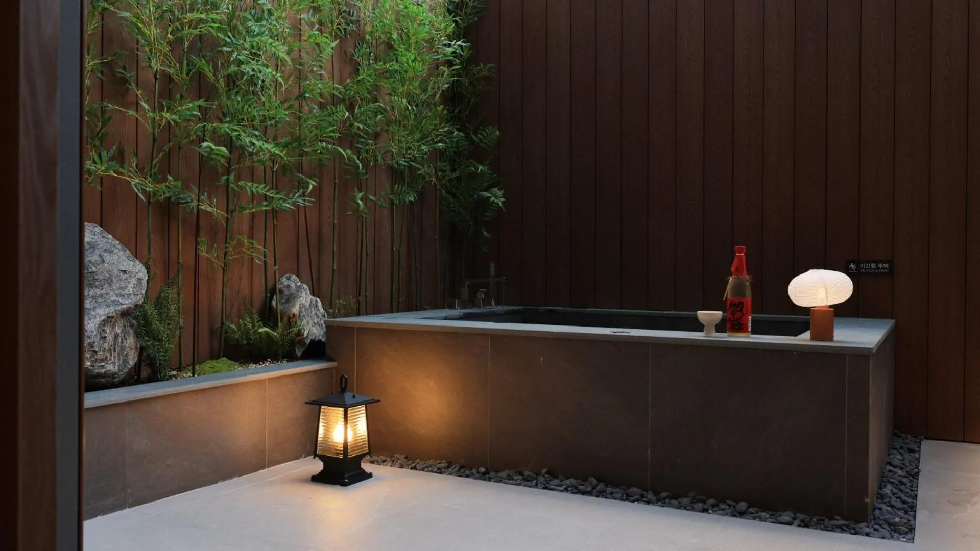 Hot Tub in Stay Passport Tokyo Ryokan Seoul Sadang