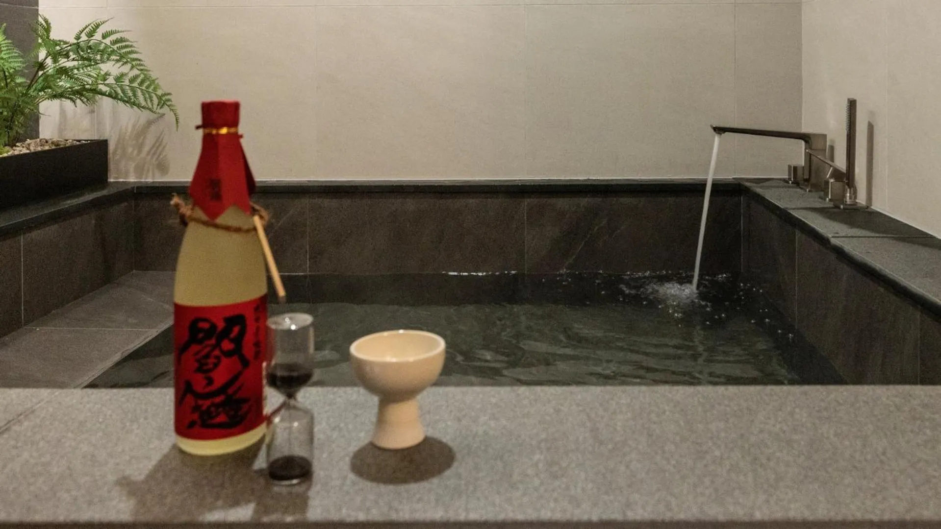 Hot Tub in Stay Passport Tokyo Ryokan Seoul Sadang