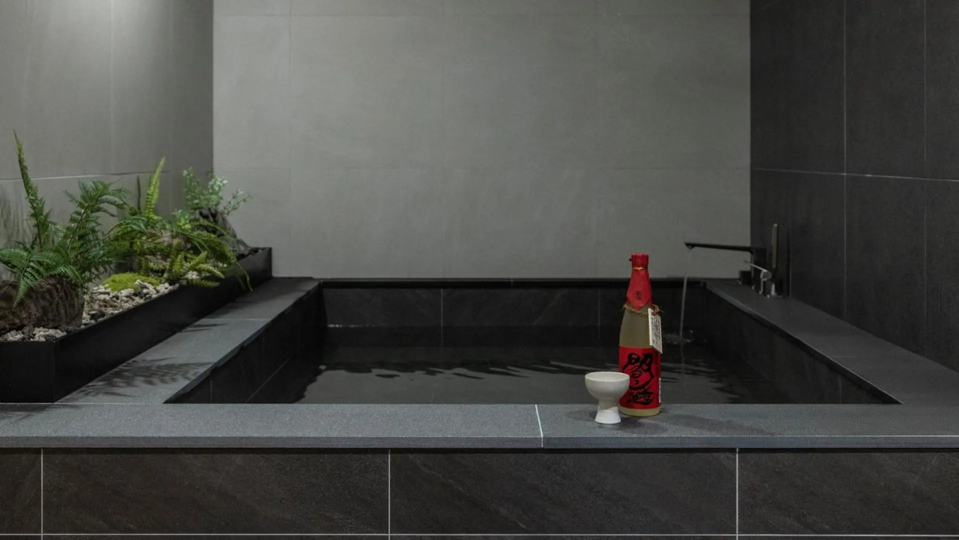 Hot Tub in Stay Passport Tokyo Ryokan Seoul Sadang