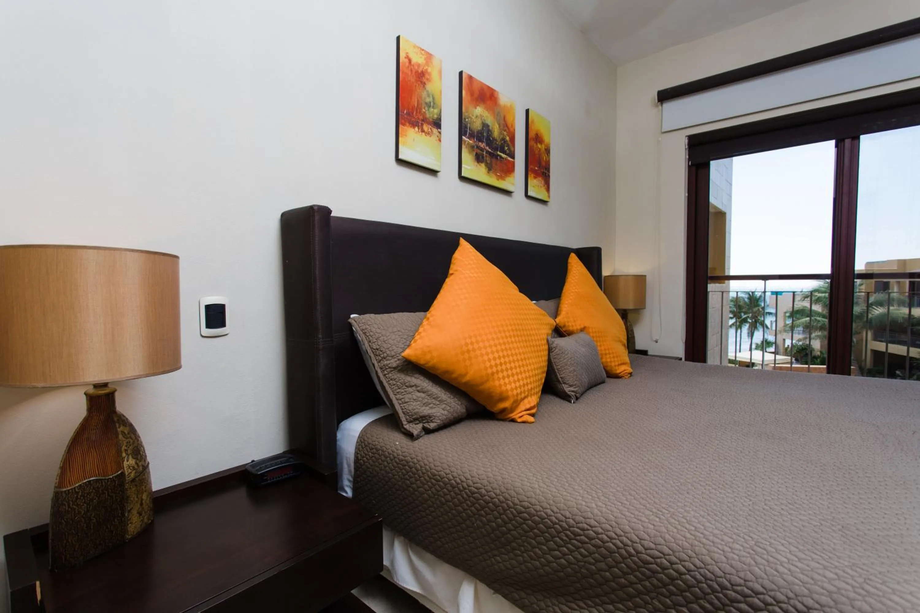 Bedroom, Bed in Oceanfront el Faro Surf 302