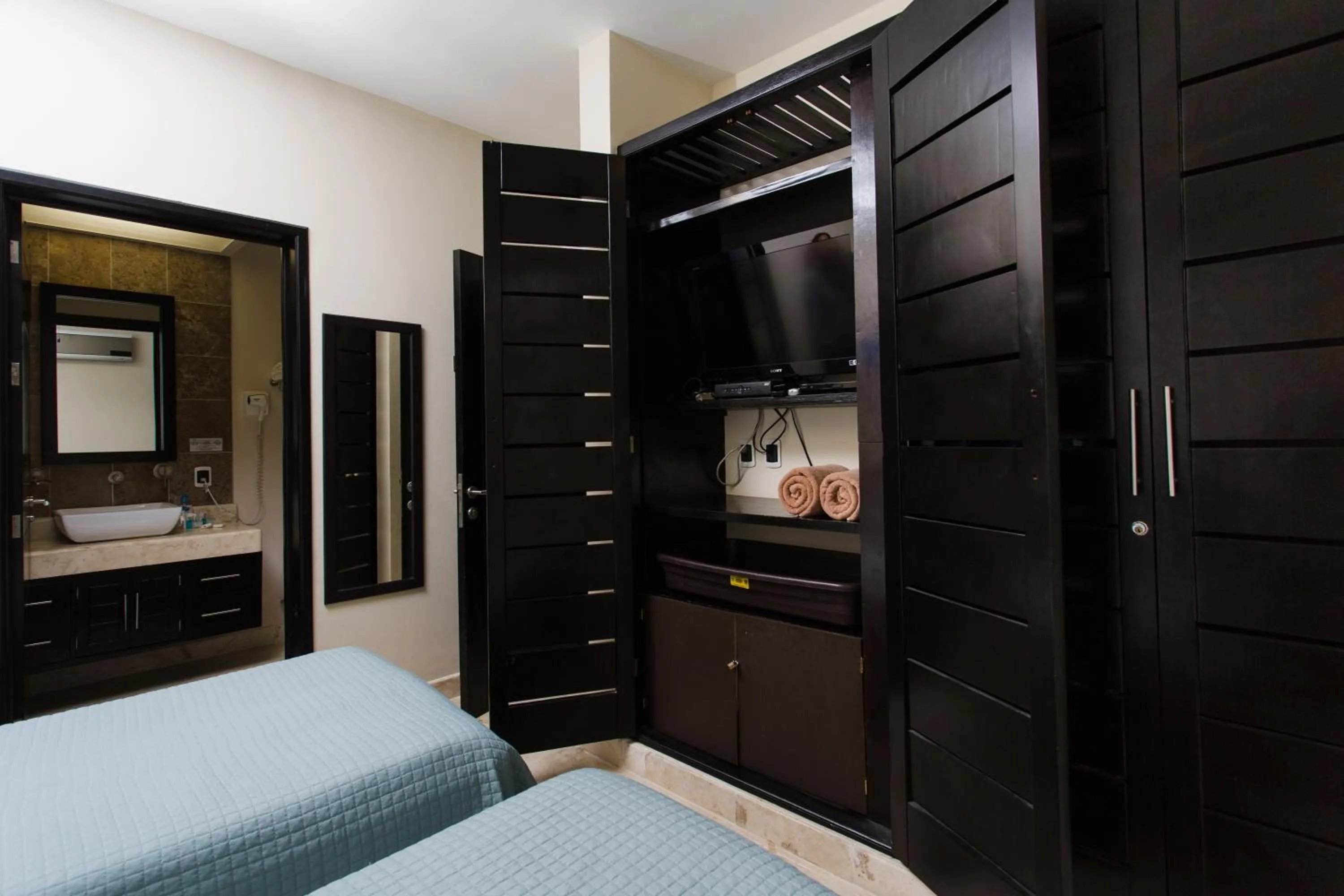 Bedroom, Bed in Oceanfront el Faro Surf 302