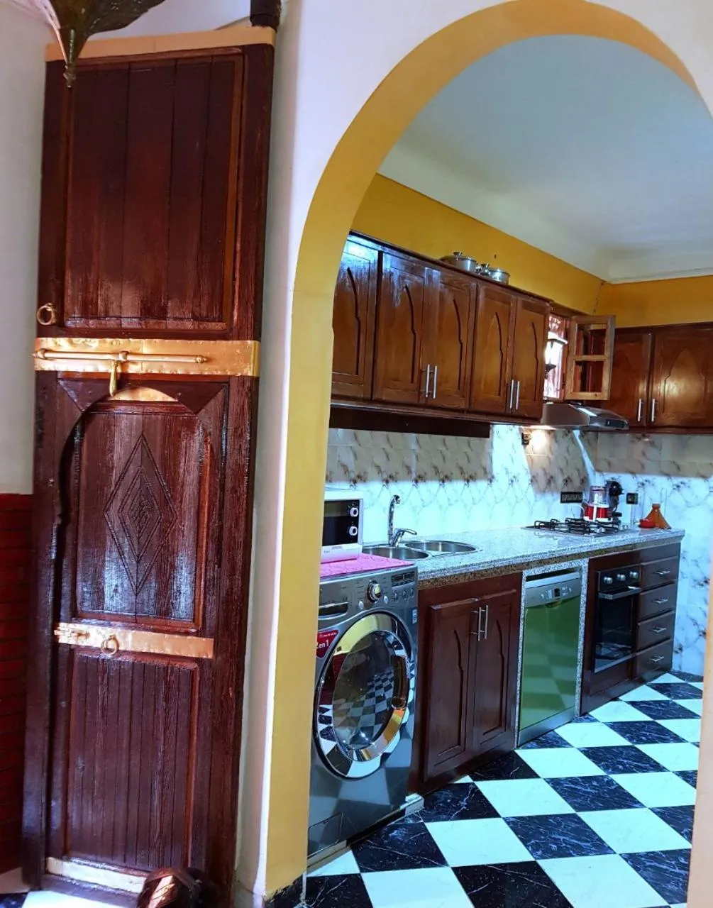 Communal kitchen in Riad Konouz