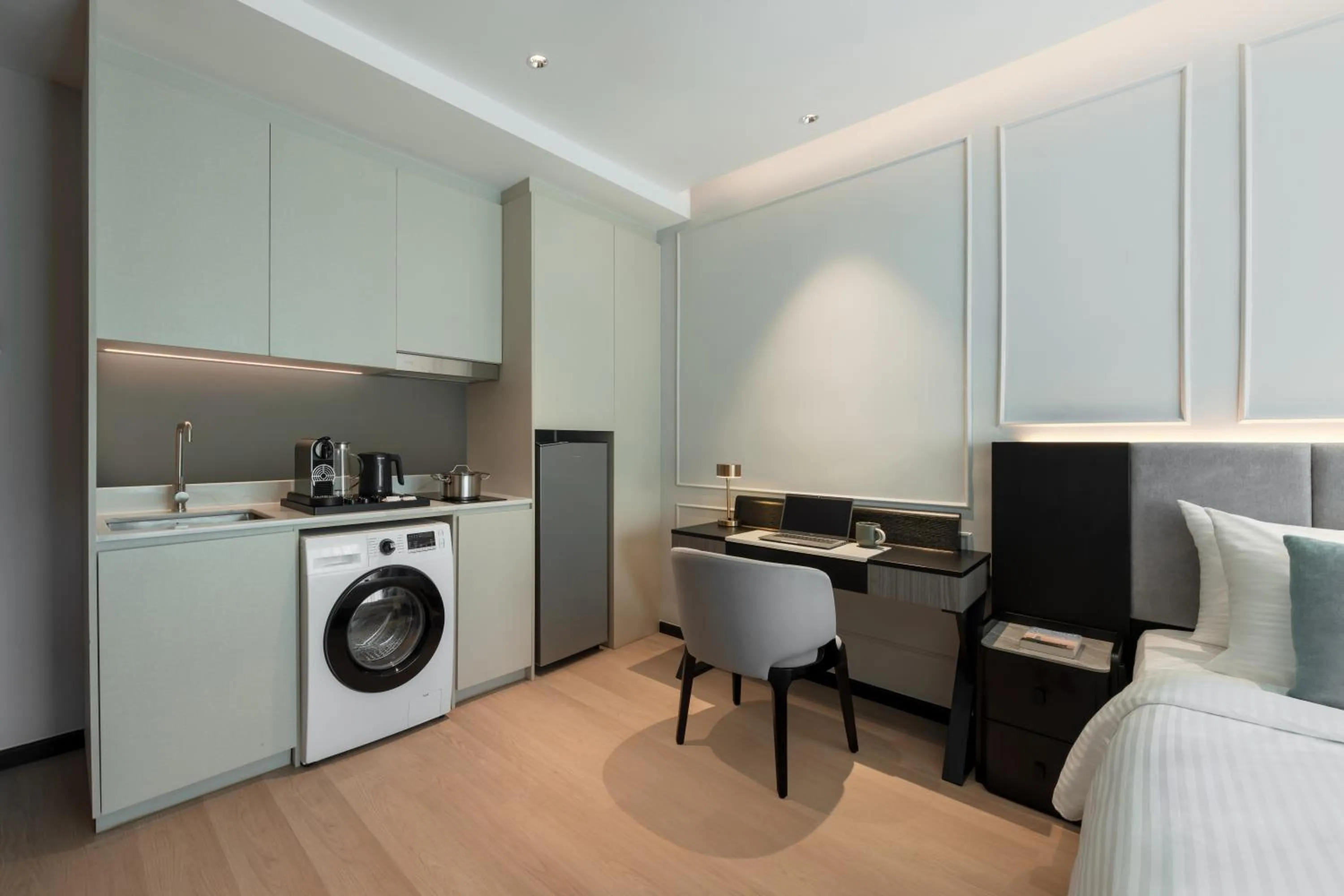 Kitchen or kitchenette, Bed in Oakwood Cameron Highlands