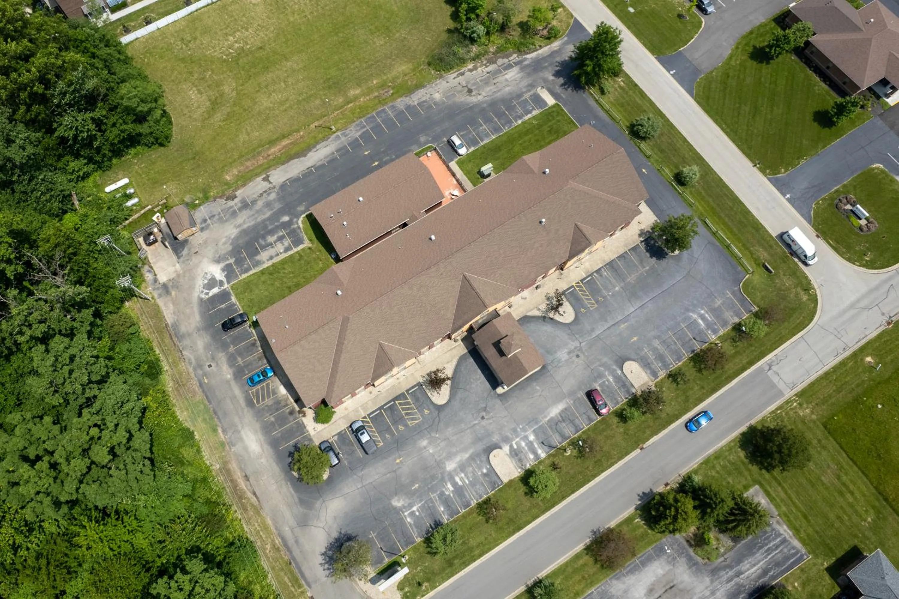 Parking in Countryside Inn and Suites