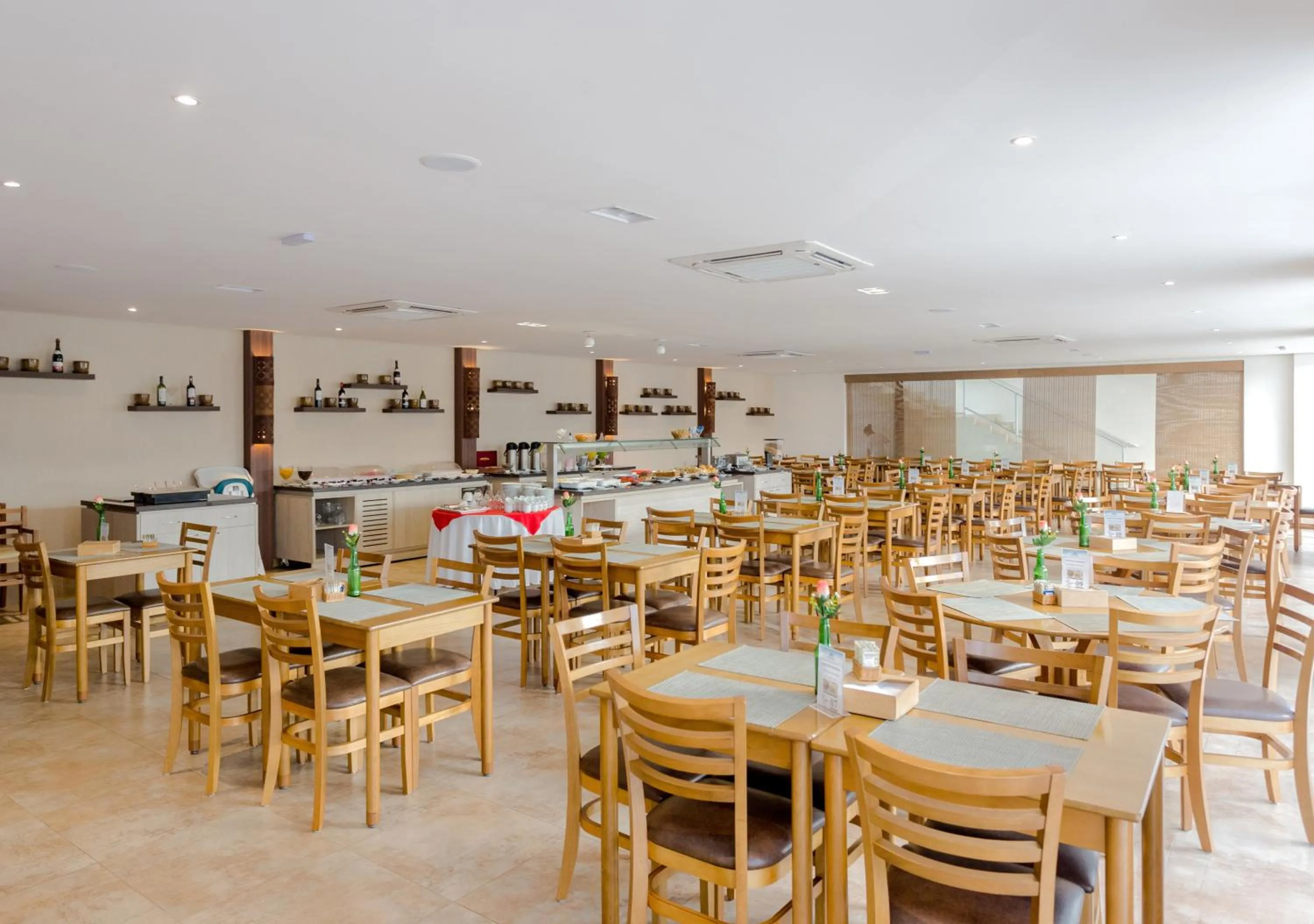 Restaurant/places to eat in Beach Hotel Sunset