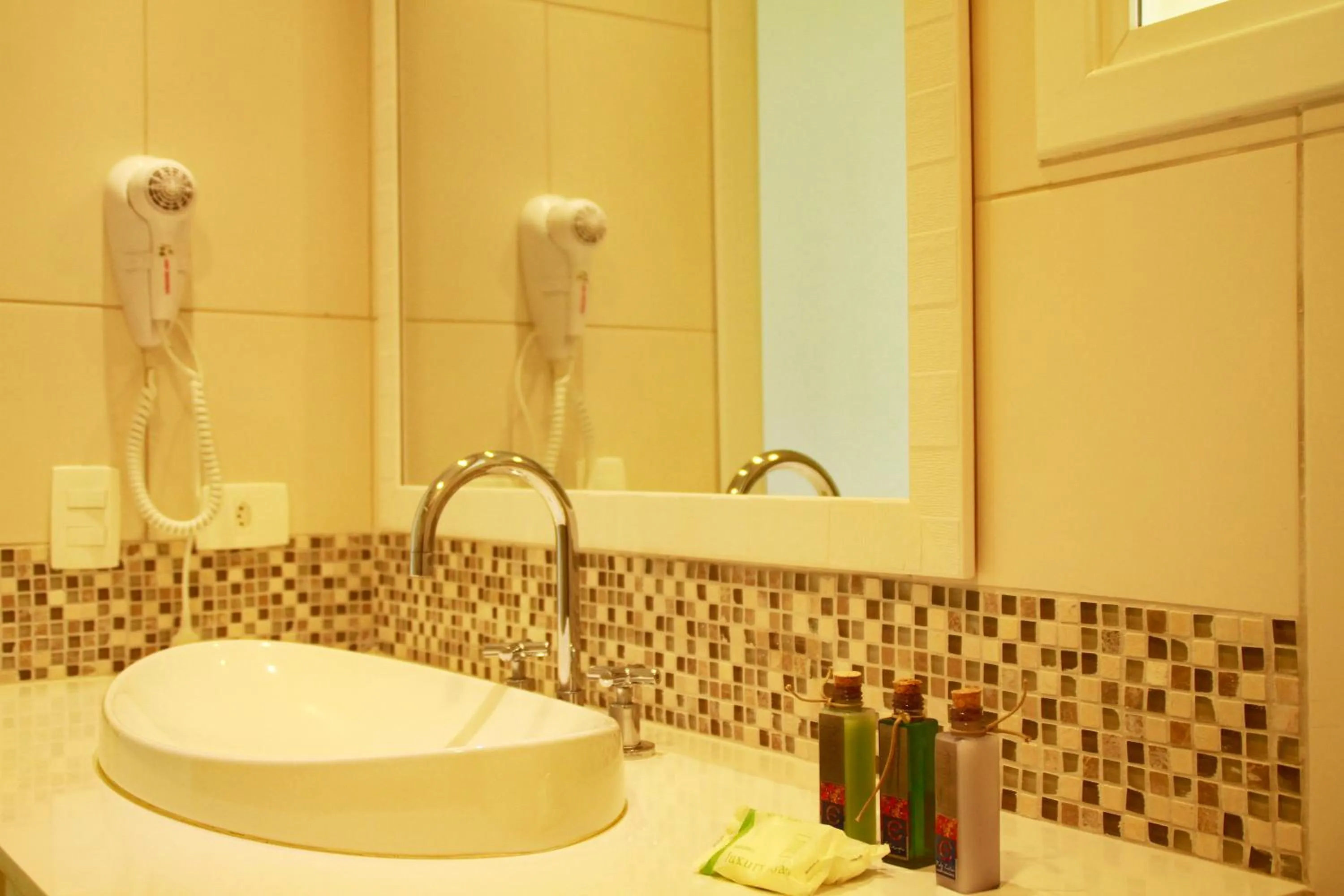 Shower in Beach Hotel Sunset