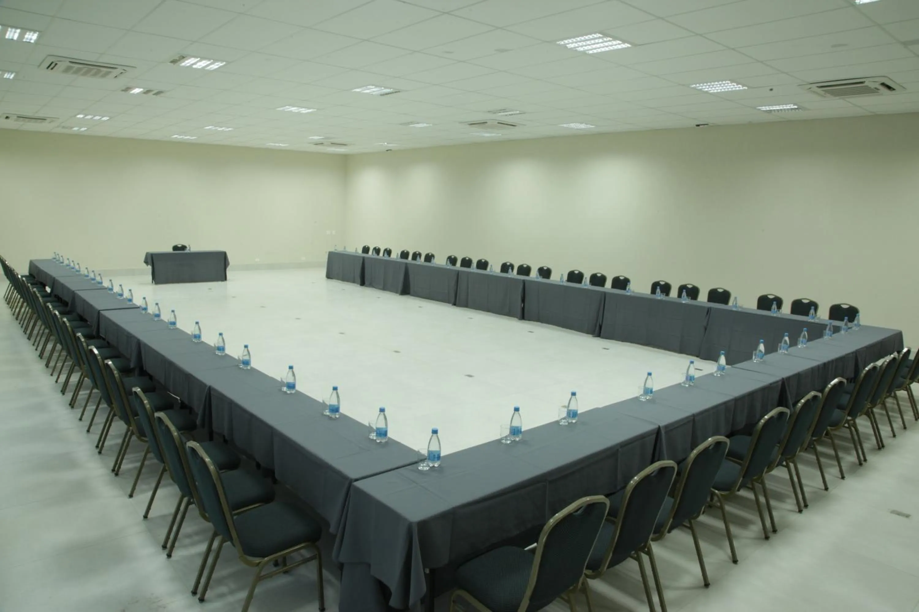 Business facilities in Beach Hotel Sunset