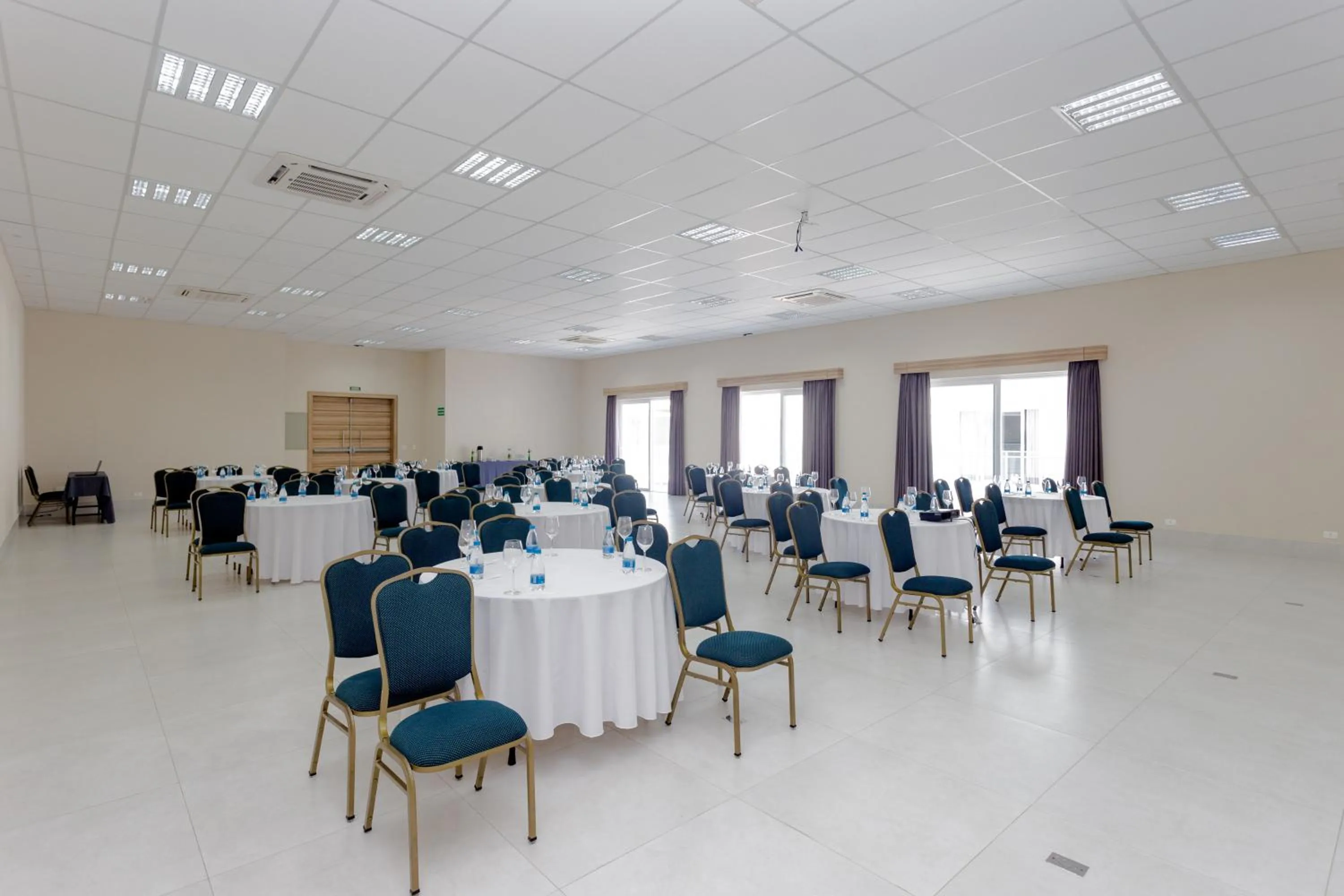 Business facilities in Beach Hotel Sunset