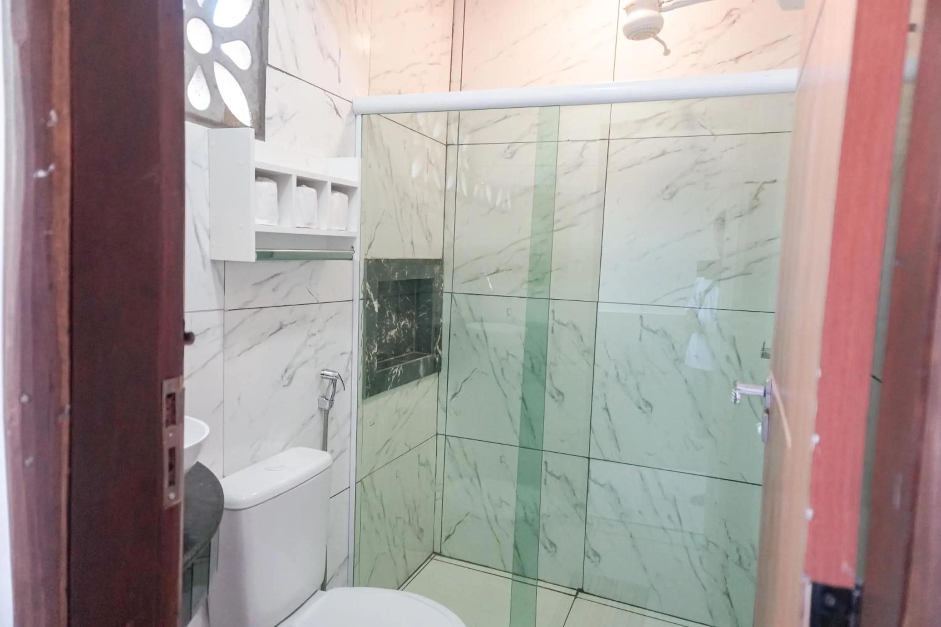 Shower in PV Pousada Passarela da Vila