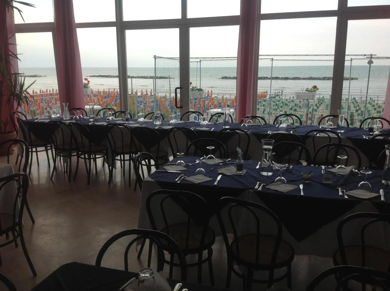 Restaurant/places to eat in Hotel Continental