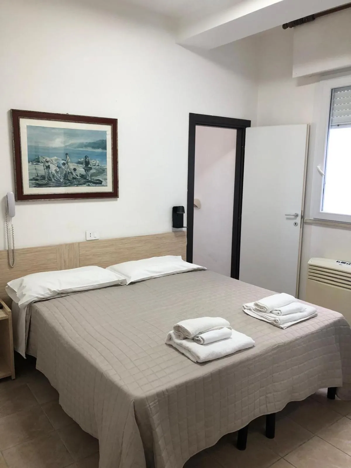 Bed in Hotel Continental