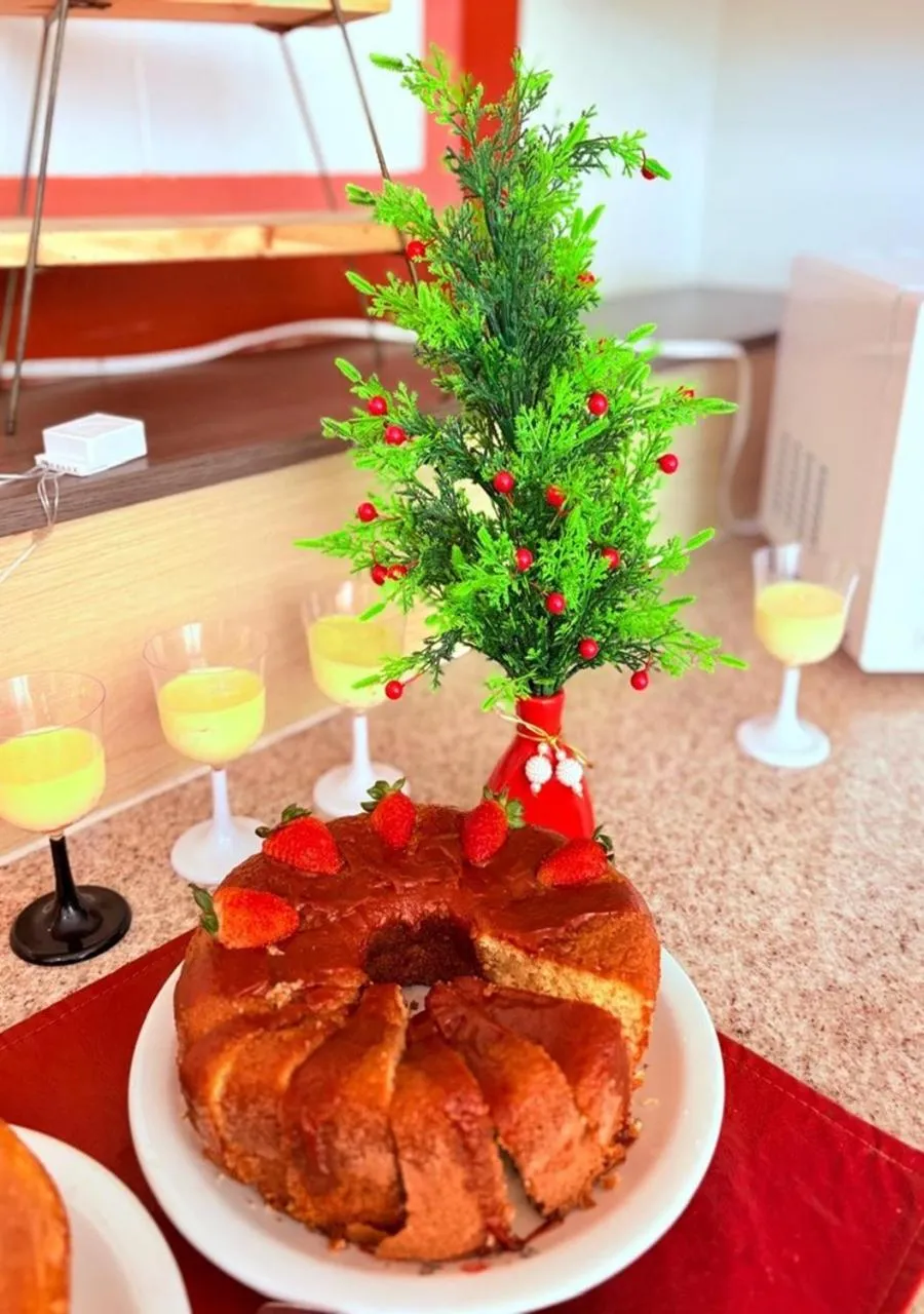 Breakfast in Hotel Rosa da Ilha Guaruja - 80m do mar, 02 piscinas, sala de jogos, brinquedão de percurso para crianças