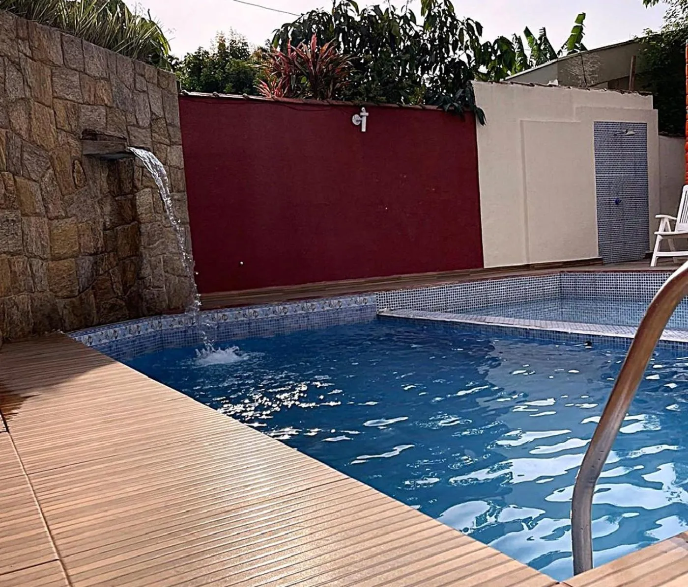 Swimming pool in Hotel Rosa da Ilha Guaruja - Perto do Mar com piscina