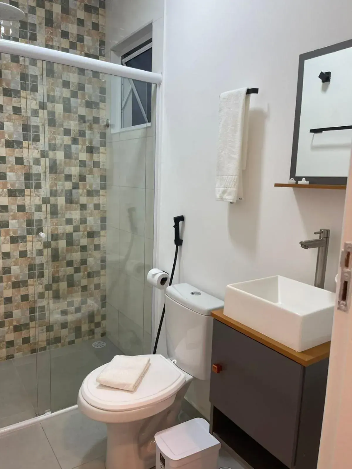 Standard Twin Room in Hotel Rosa da Ilha Guaruja - 80m do mar, 02 piscinas, sala de jogos, brinquedão de percurso para crianças Standard Twin Room in Hotel Rosa da Ilha Guaruja - 80m do mar, 02 piscinas, sala de jogos, brinquedão de percurso para crianças