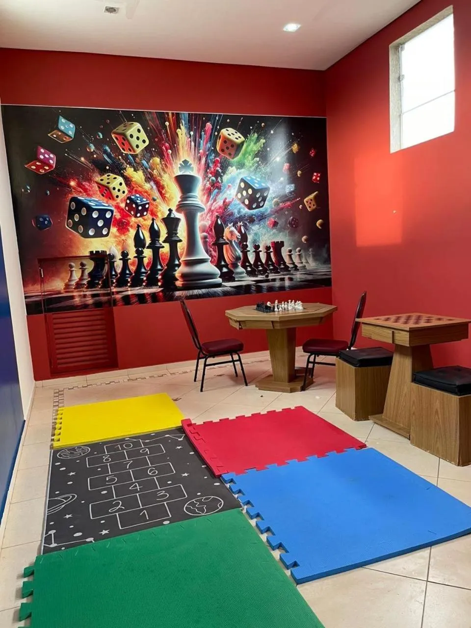 Game Room in Hotel Rosa da Ilha Guaruja - 80m do mar, 02 piscinas, sala de jogos, brinquedão de percurso para crianças