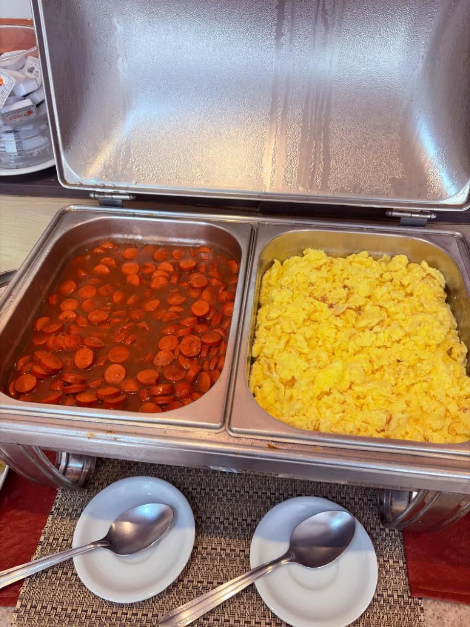 Breakfast in Hotel Rosa da Ilha Guaruja - 80m do mar, 02 piscinas, sala de jogos, brinquedão de percurso para crianças