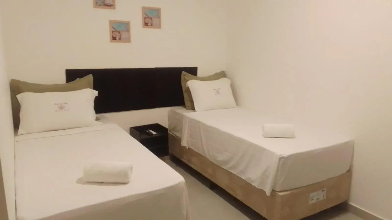 Standard Twin Room in Hotel Rosa da Ilha Guaruja - 80m do mar, 02 piscinas, sala de jogos, brinquedão de percurso para crianças Standard Twin Room in Hotel Rosa da Ilha Guaruja - 80m do mar, 02 piscinas, sala de jogos, brinquedão de percurso para crianças