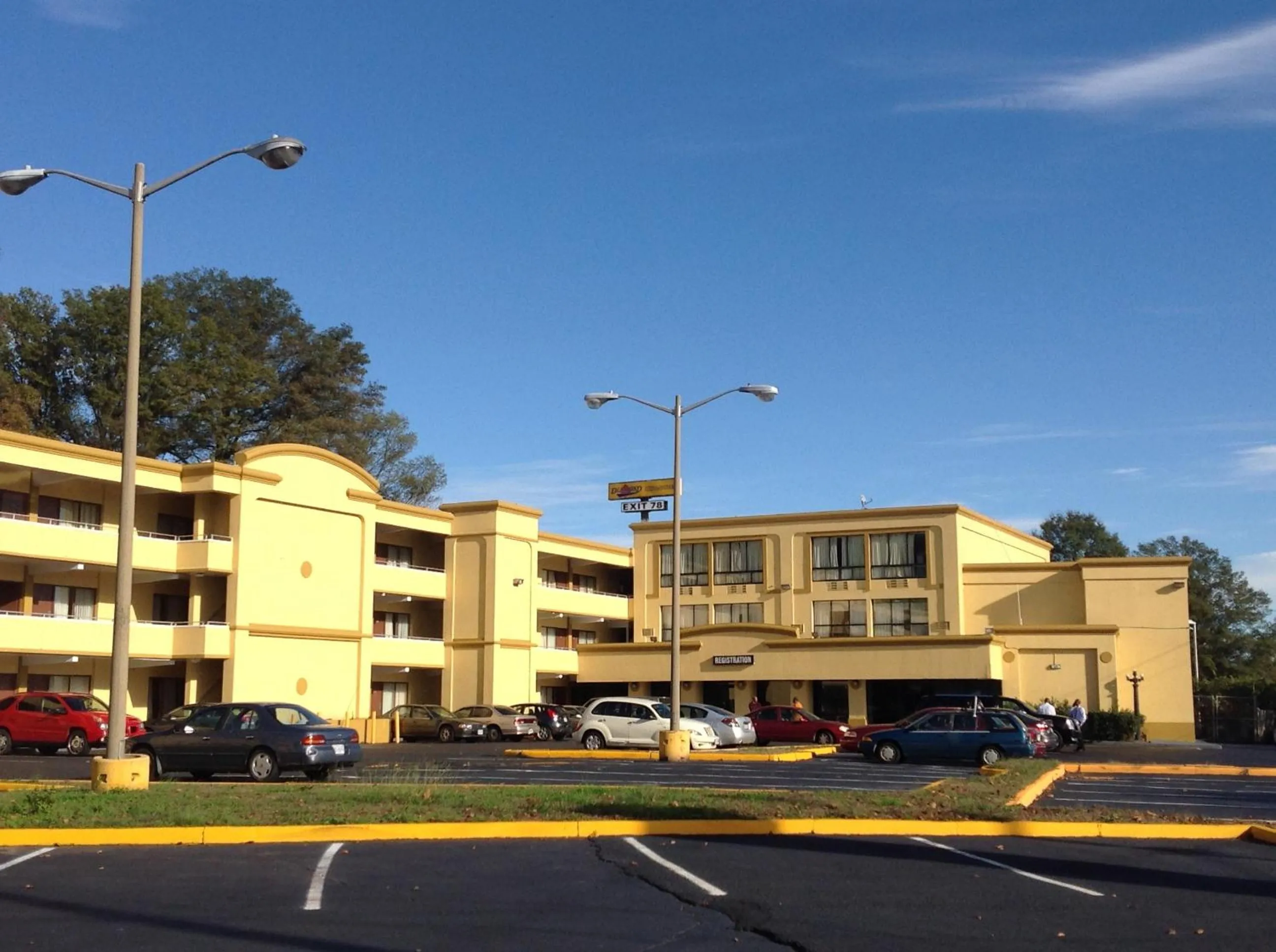 Property building in DIAMOND INN & SUITES