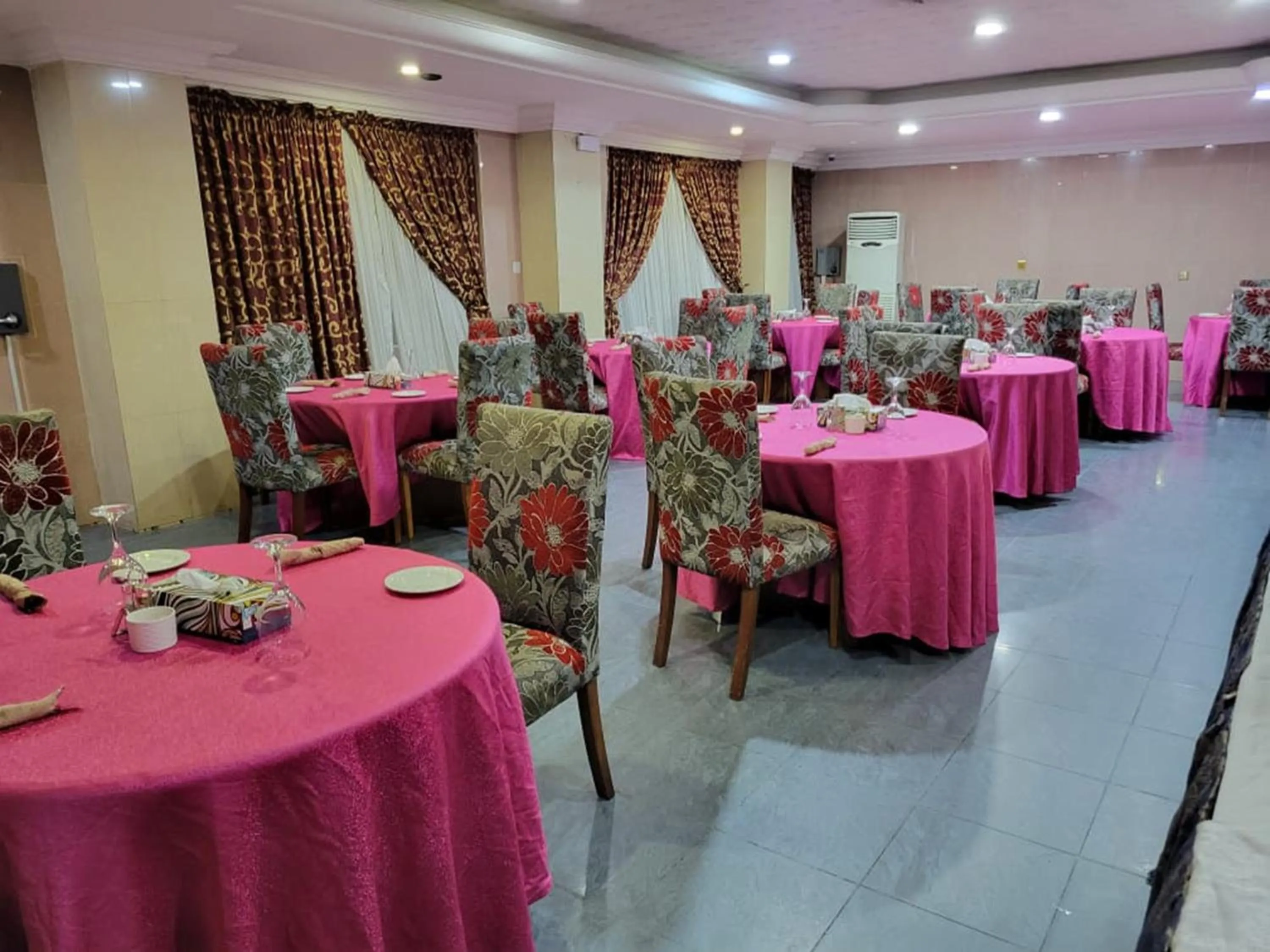 Restaurant/places to eat in Valencia Hotels Abuja