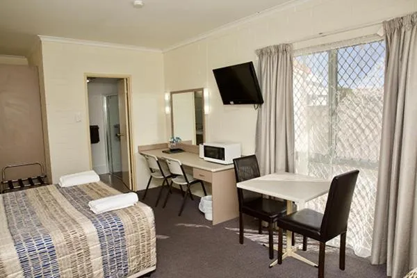 Bed in Pioneer Motel Goondiwindi