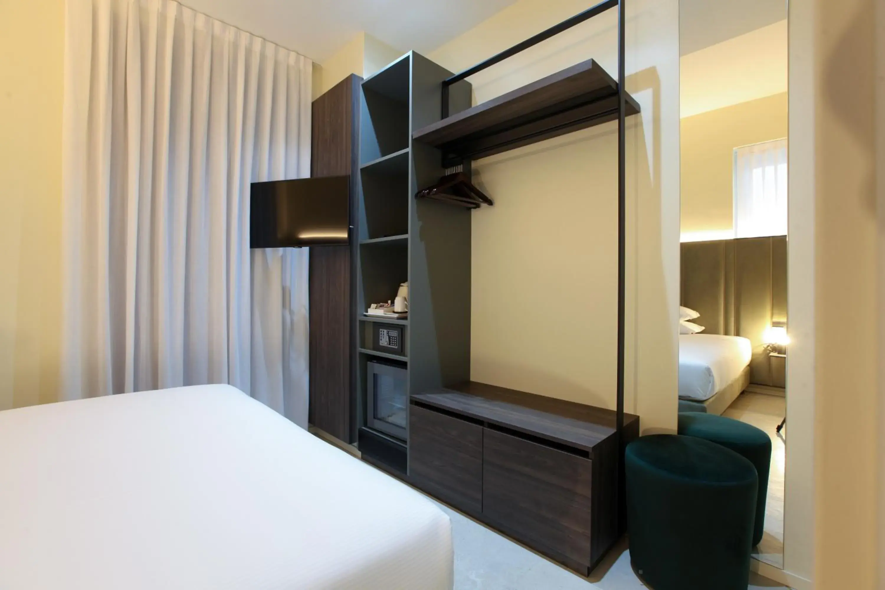 Deluxe Single Room in TheROOMS by TheFLOOR Collection Deluxe Single Room in TheROOMS by TheFLOOR Collection