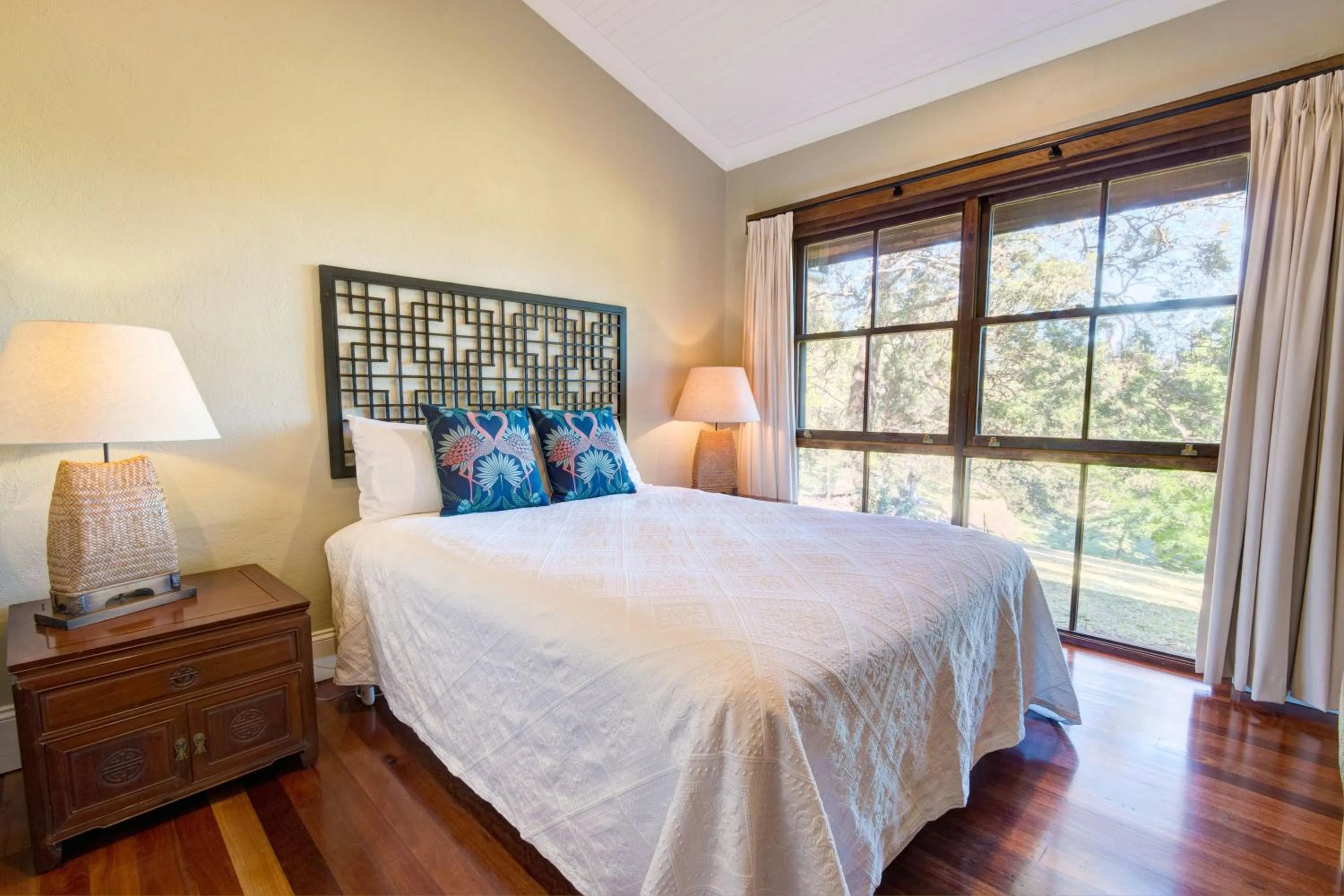 Day, Bed in Friday Creek Retreat