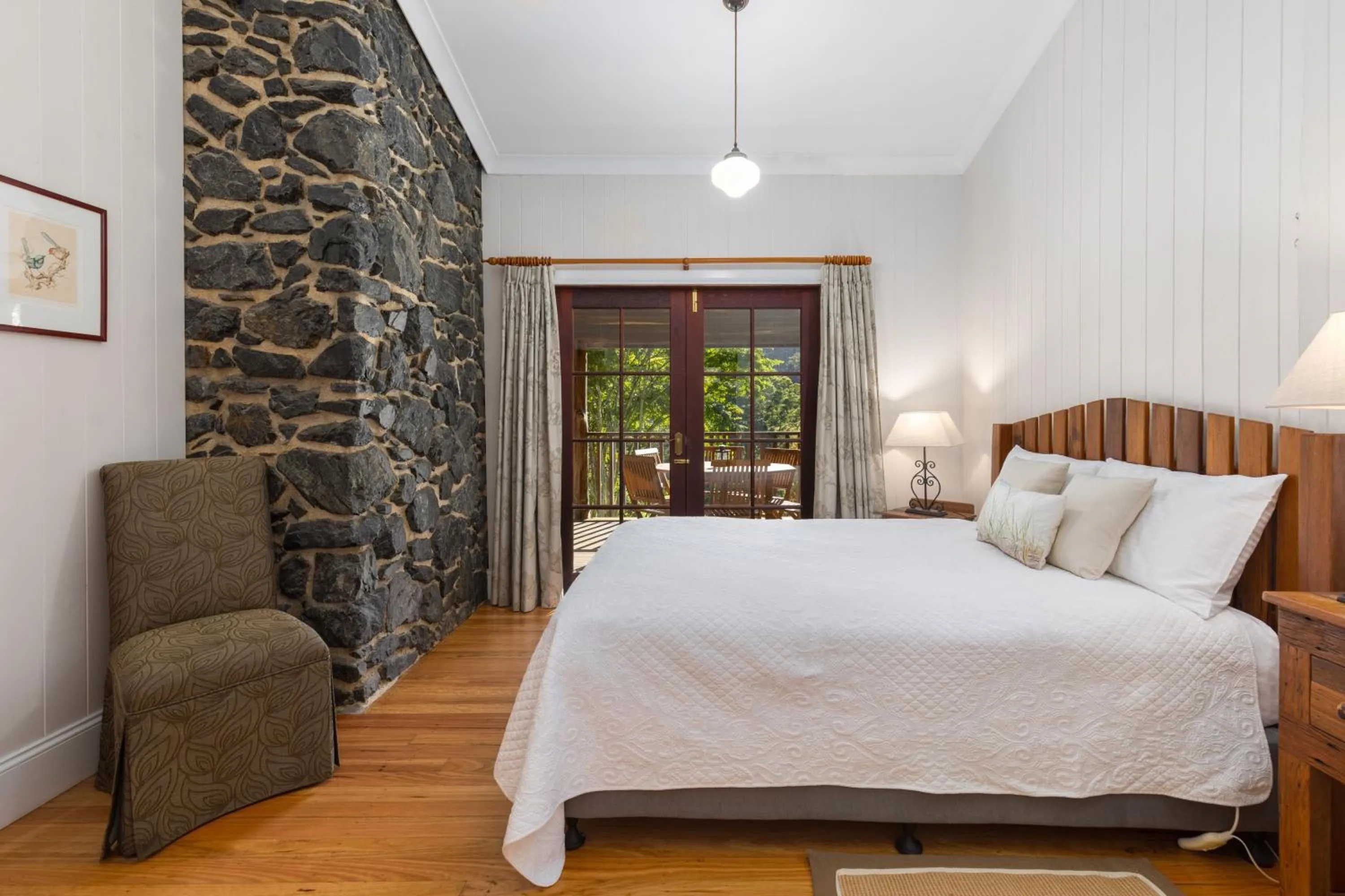 Photo of the whole room, Bed in Friday Creek Retreat