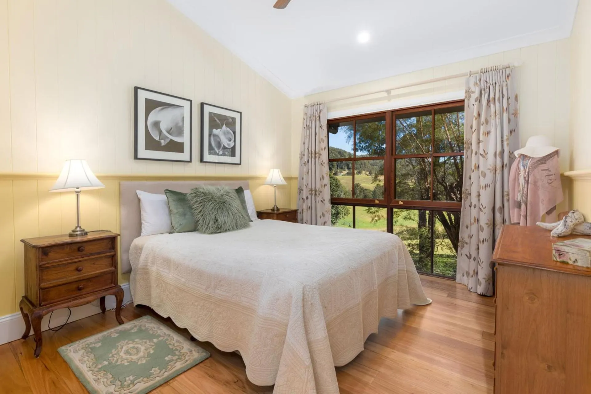 Bed in Friday Creek Retreat