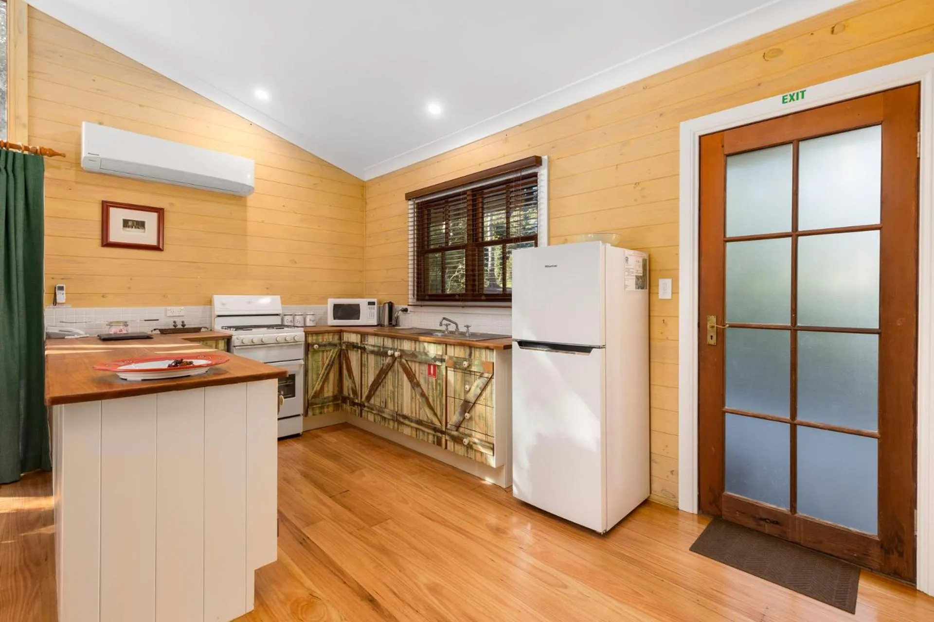 Kitchen or kitchenette in Friday Creek Retreat