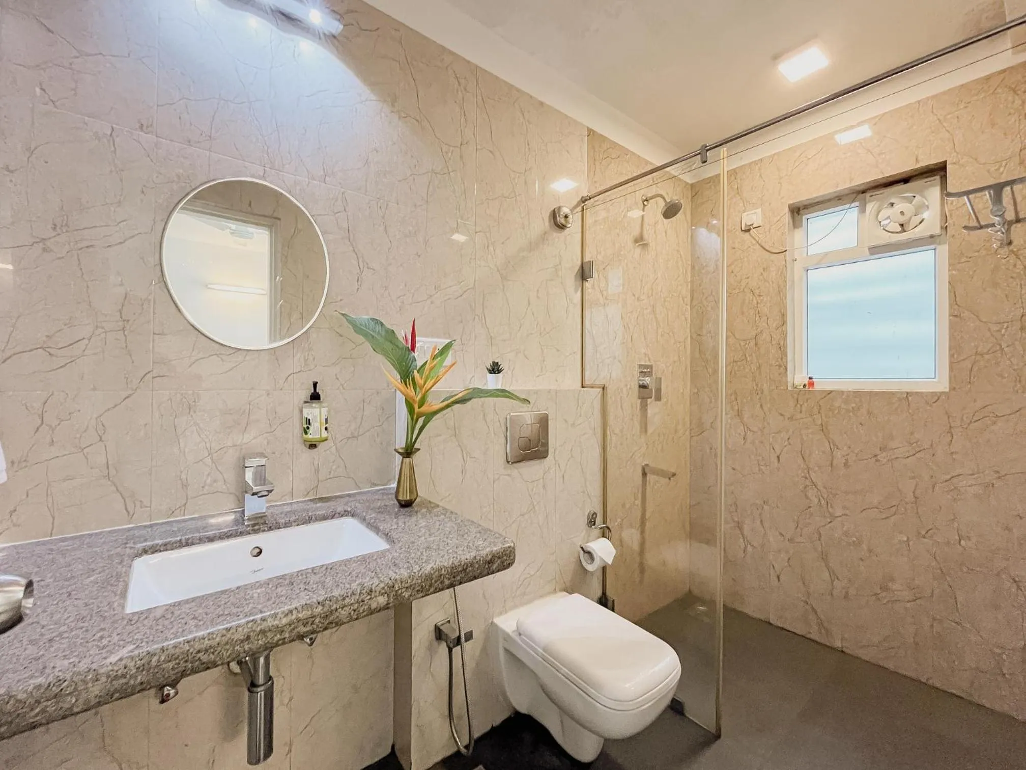 Shower in Rainforest Enclave, Arpora - 10 mins to Baga beach