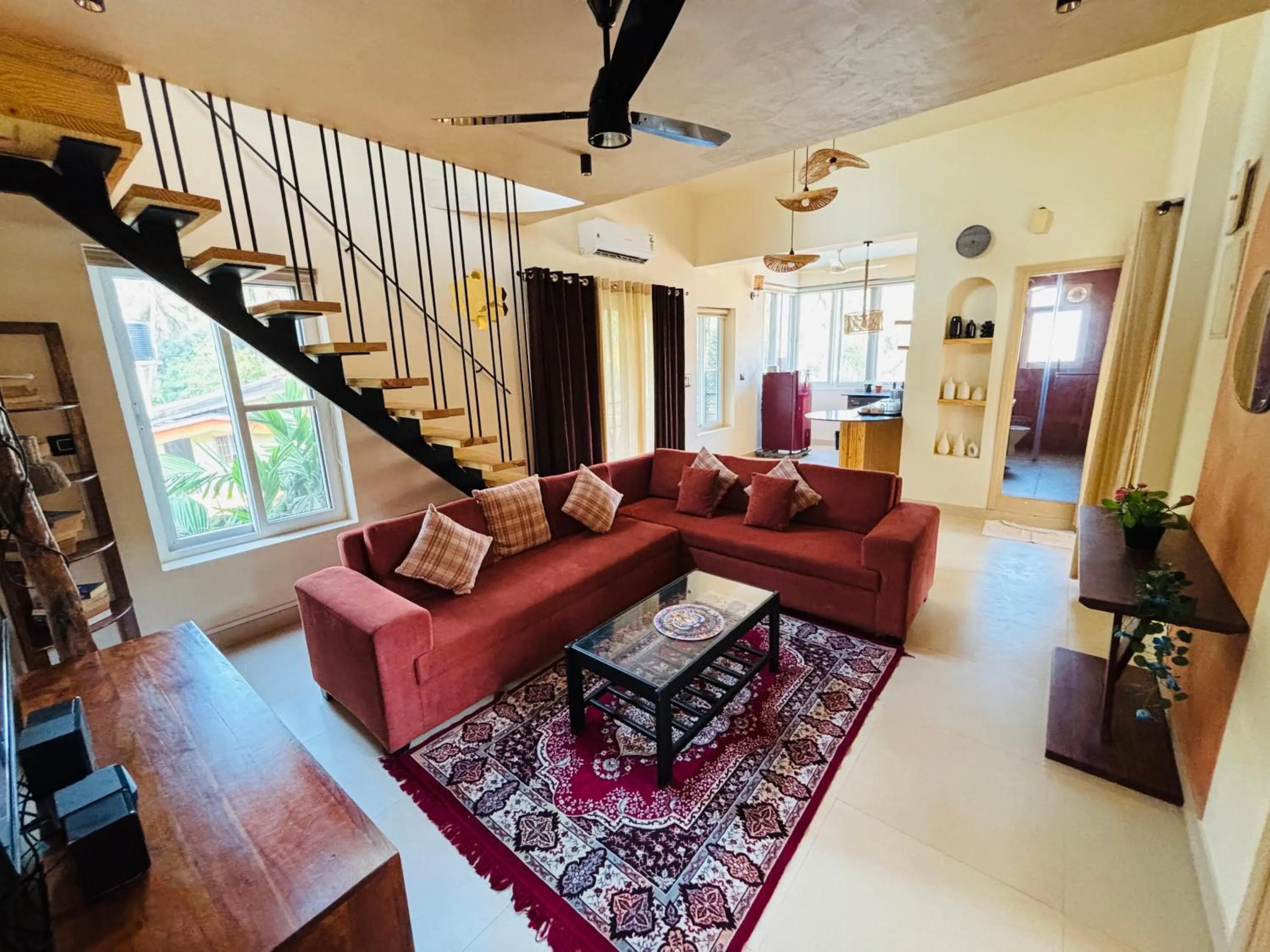 Living room in Rainforest Enclave, Arpora - 10 mins to Baga beach