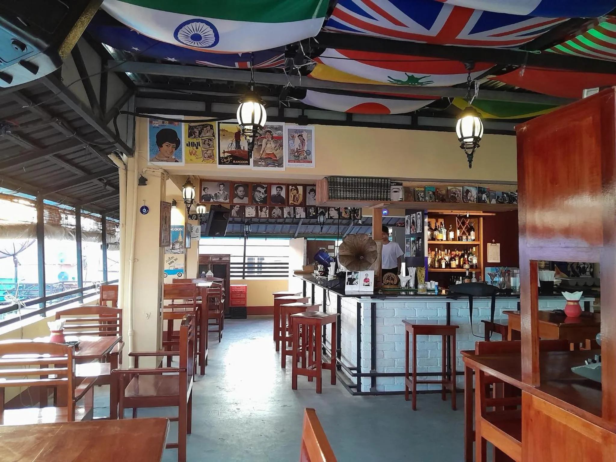 Lounge or bar in YAMA HOTEL & ROOFTOP BAR