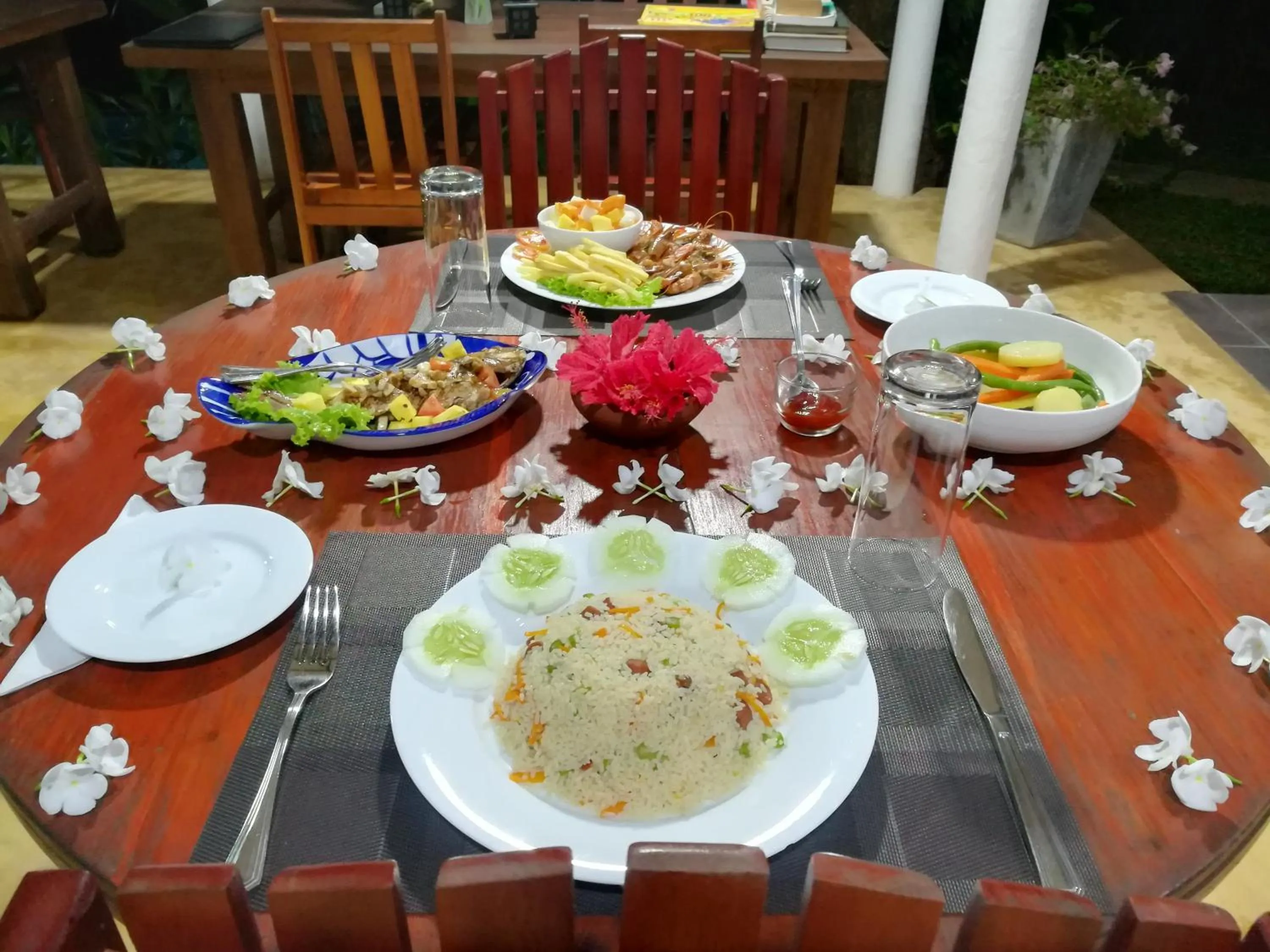 Restaurant/places to eat in Green Hill Paradise Villa