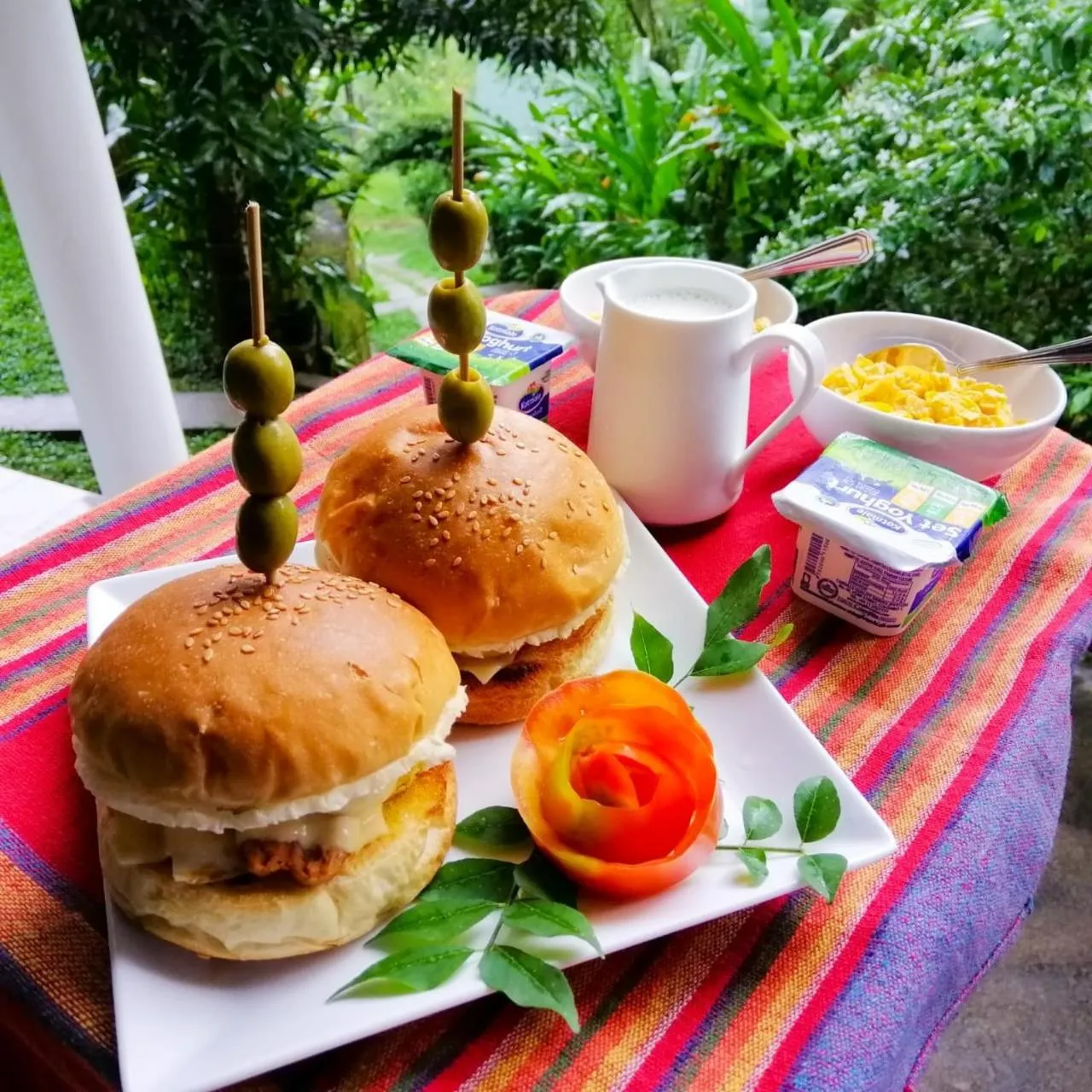 Food and drinks in Green Hill Paradise Villa