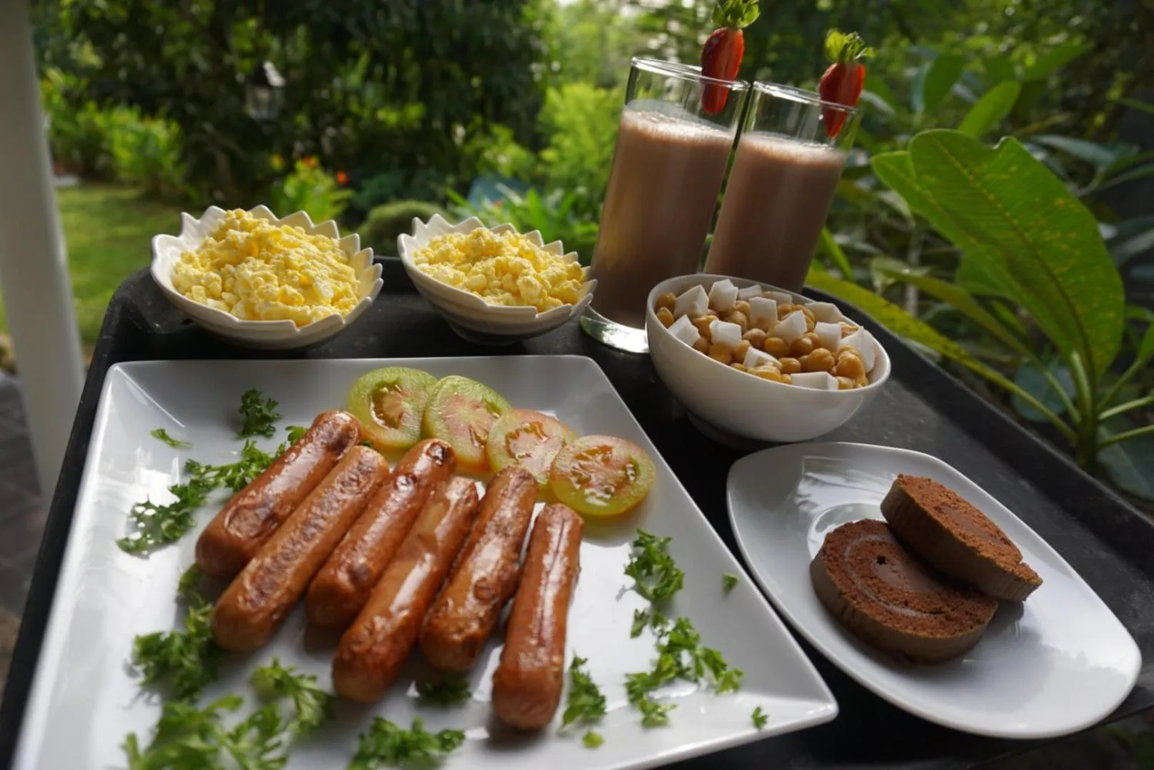 Food and drinks in Green Hill Paradise Villa