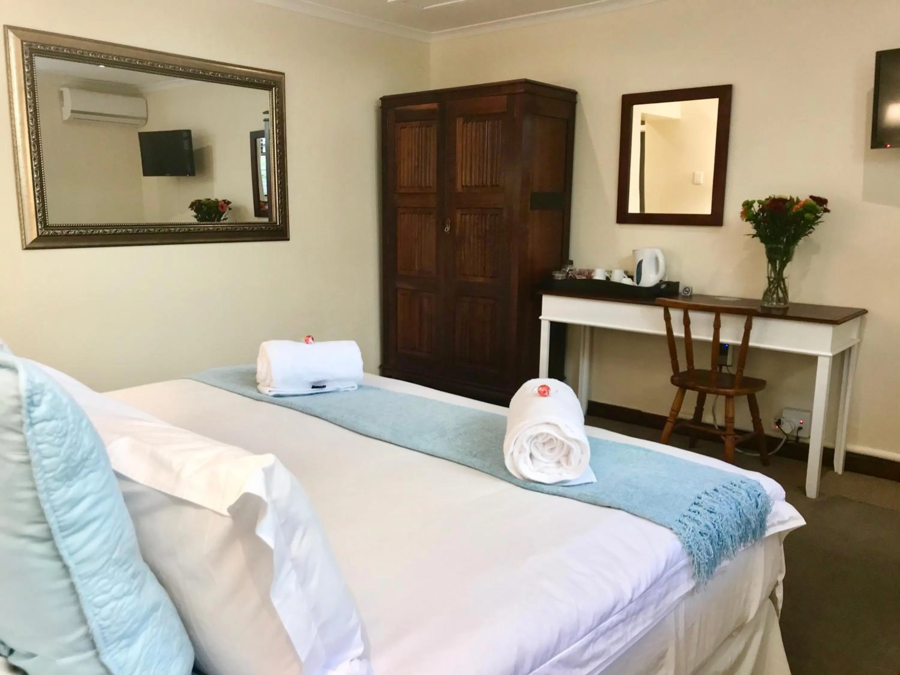 Bedroom, Bed in Sundown Manor Guest House