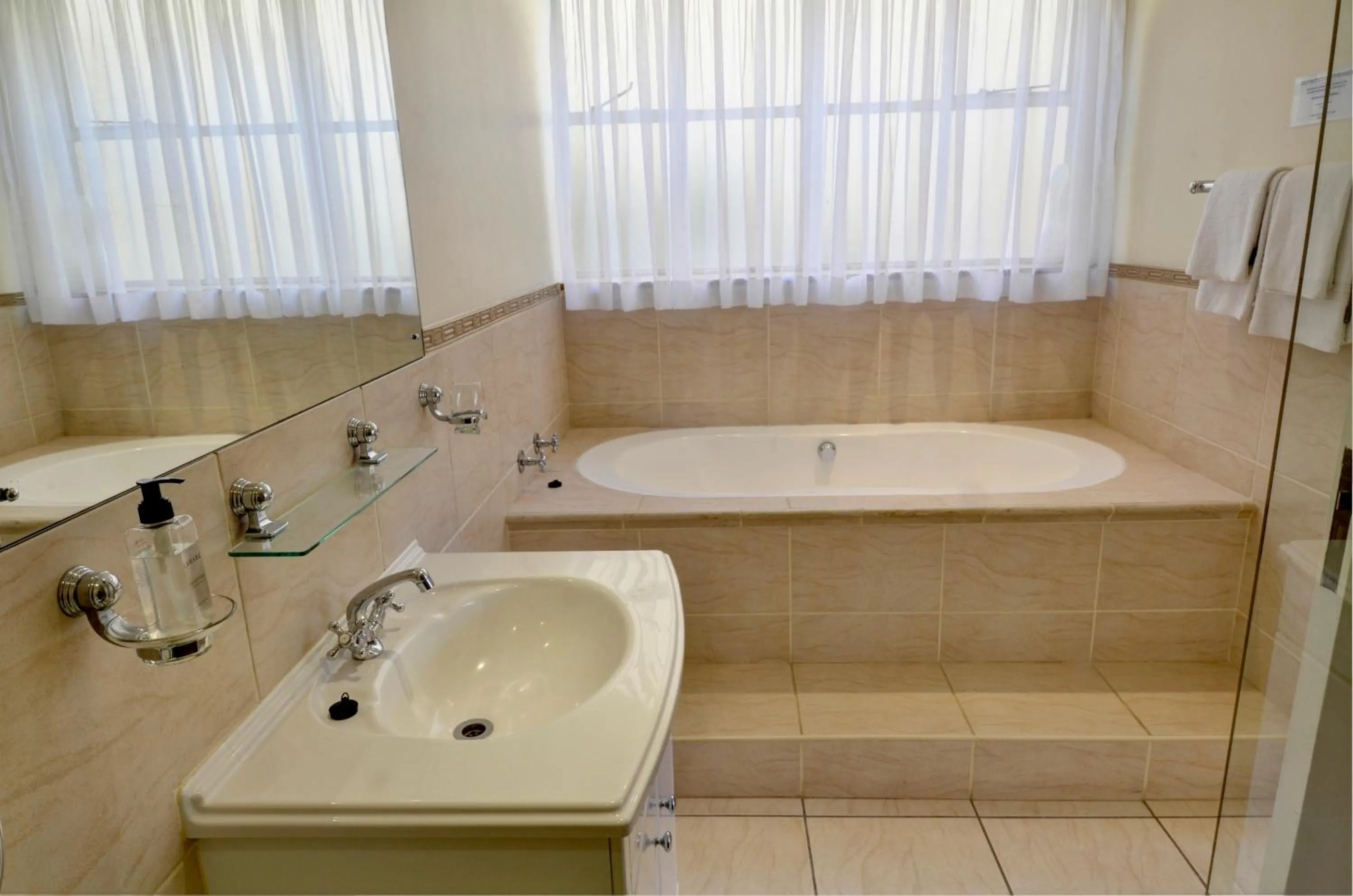 Shower in Sundown Manor Guest House