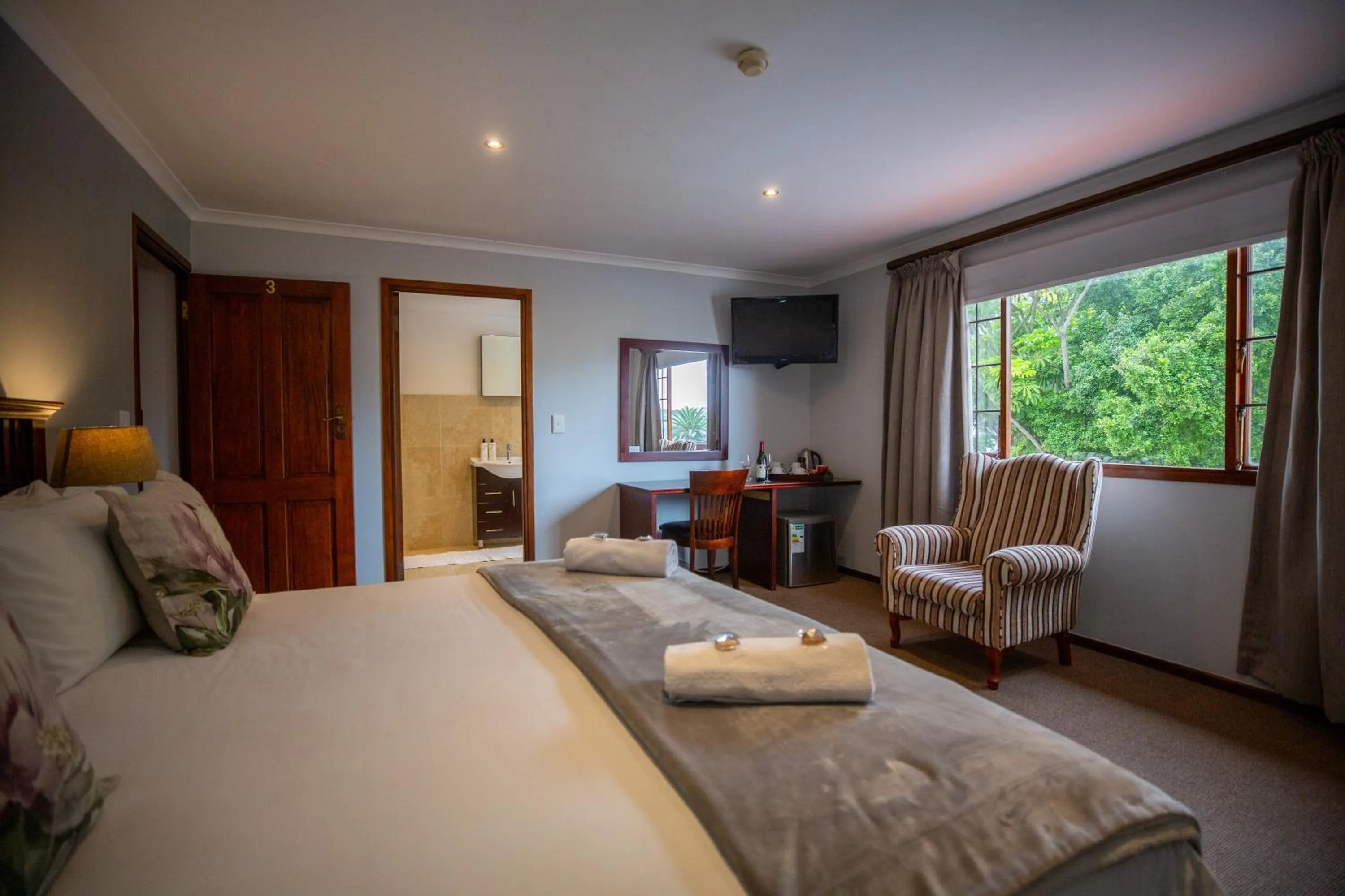 Bedroom, Bed in Sundown Manor Guest House