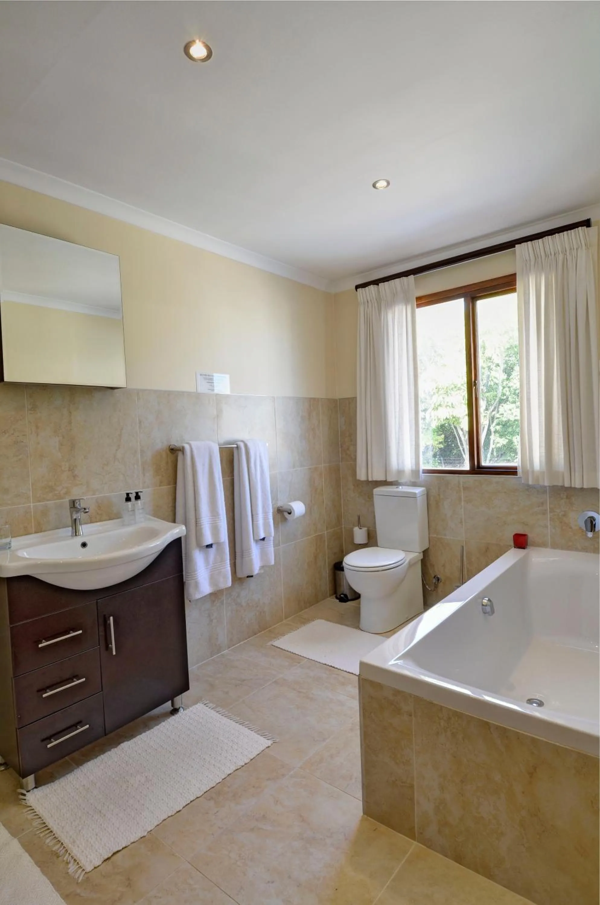 Bathroom in Sundown Manor Guest House