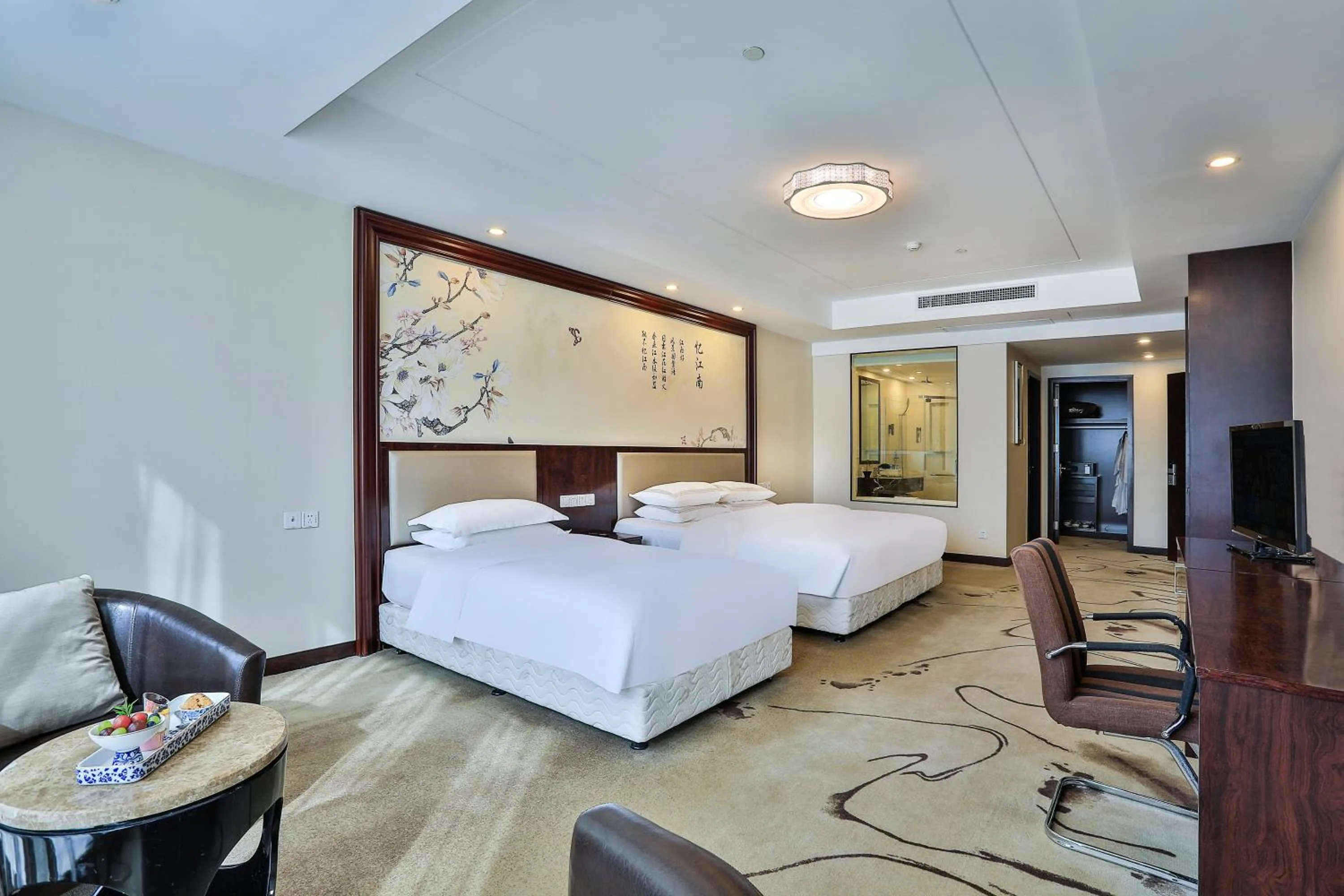 Photo of the whole room, Bed in SSAW Boutique Hotel Tonglu World Trade