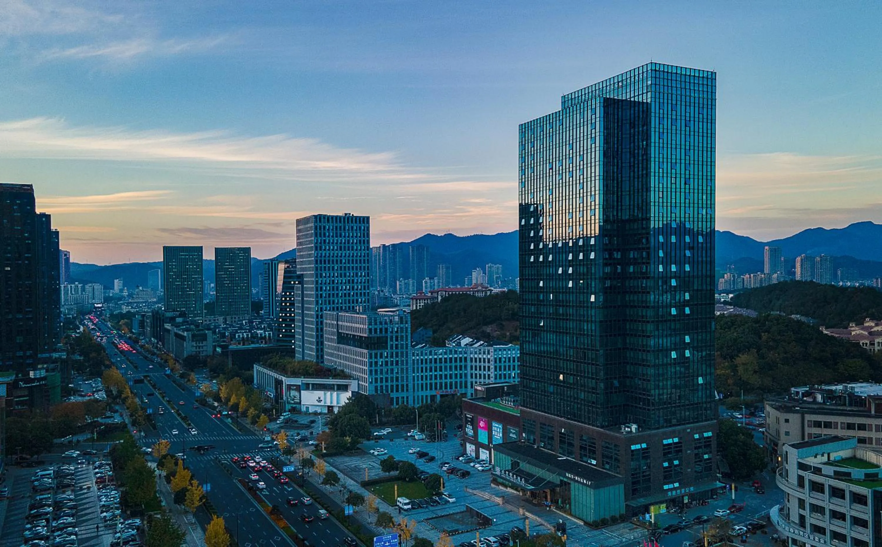 Tonglu World Trade SSAW Boutique Hotel